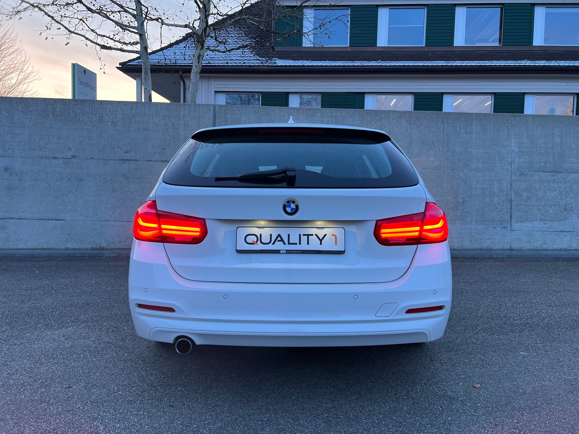BMW 316d Touring Business Steptronic | Facelift | ab MFK | 2x Schlüssel | Automat | Navi-image-12