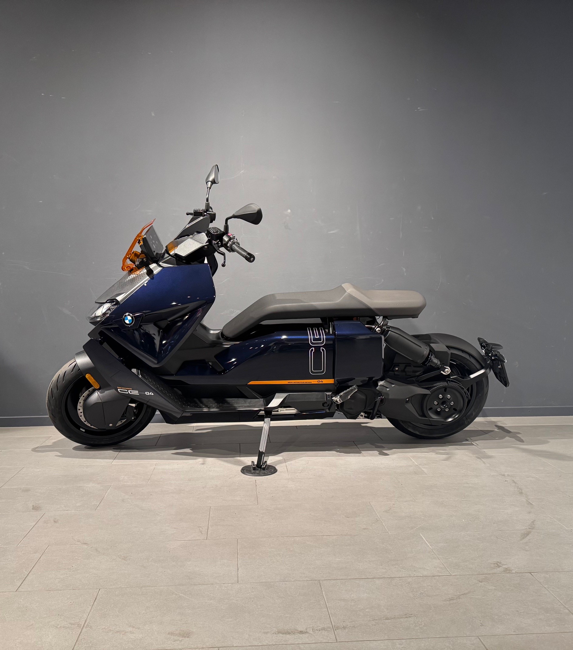 BMW CE 04 Urban Deal über CHF 3'000.- Rabatt-showroom-element-3