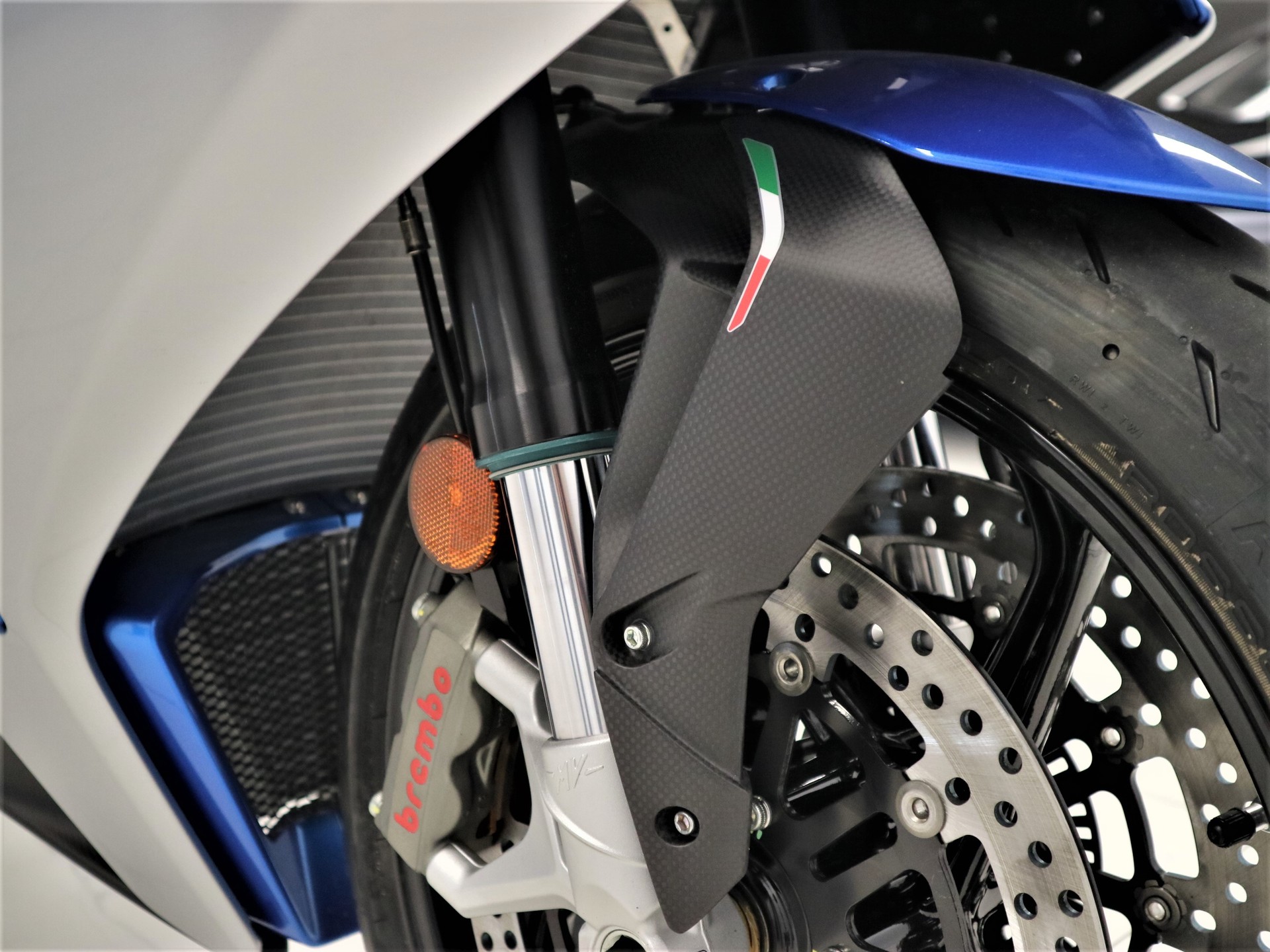 MV AGUSTA Superveloce 800 ALPINE-image-9