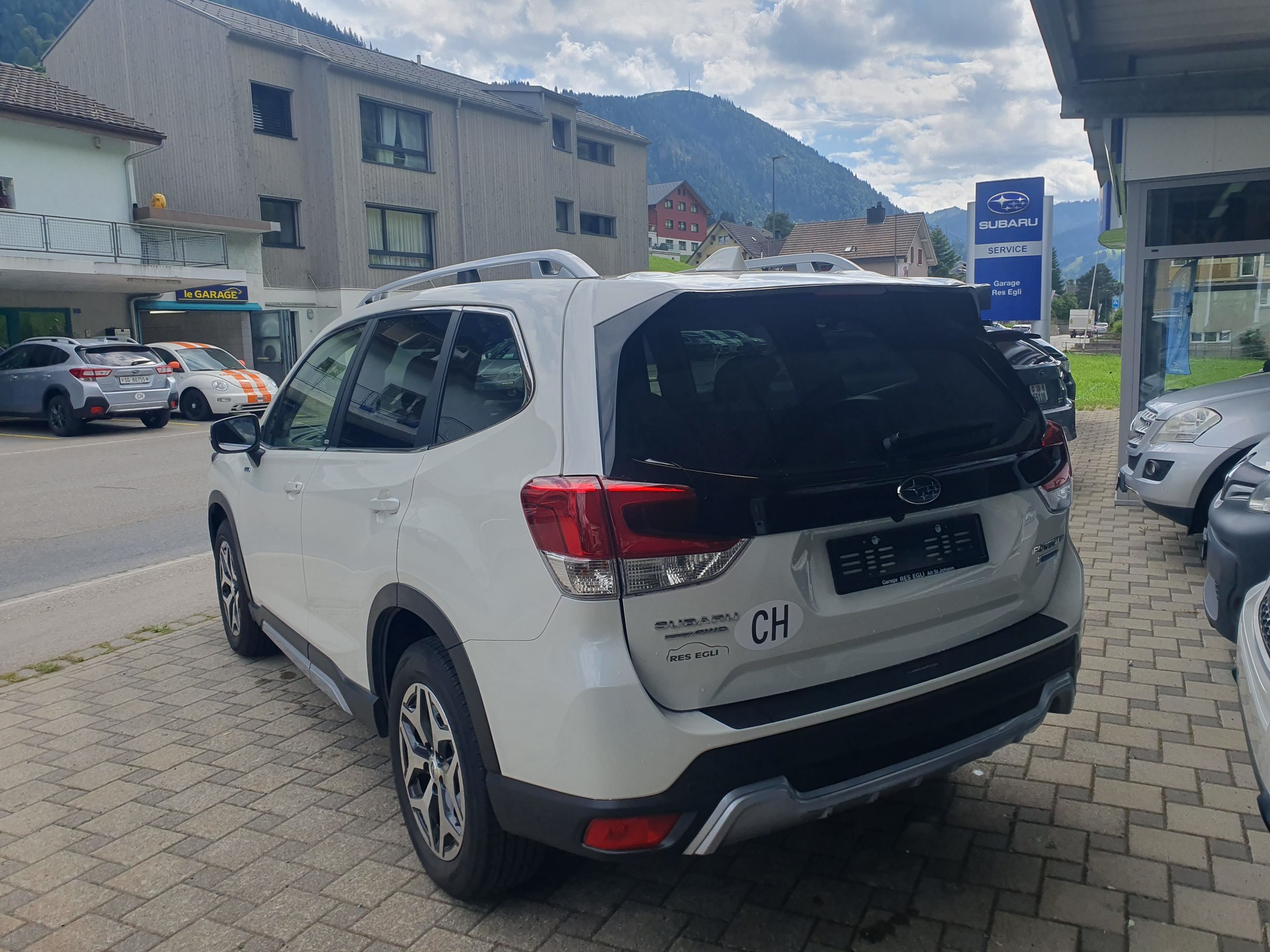 SUBARU Forester 2.0i e-Boxer Swiss Plus Lineartronic-image-2
