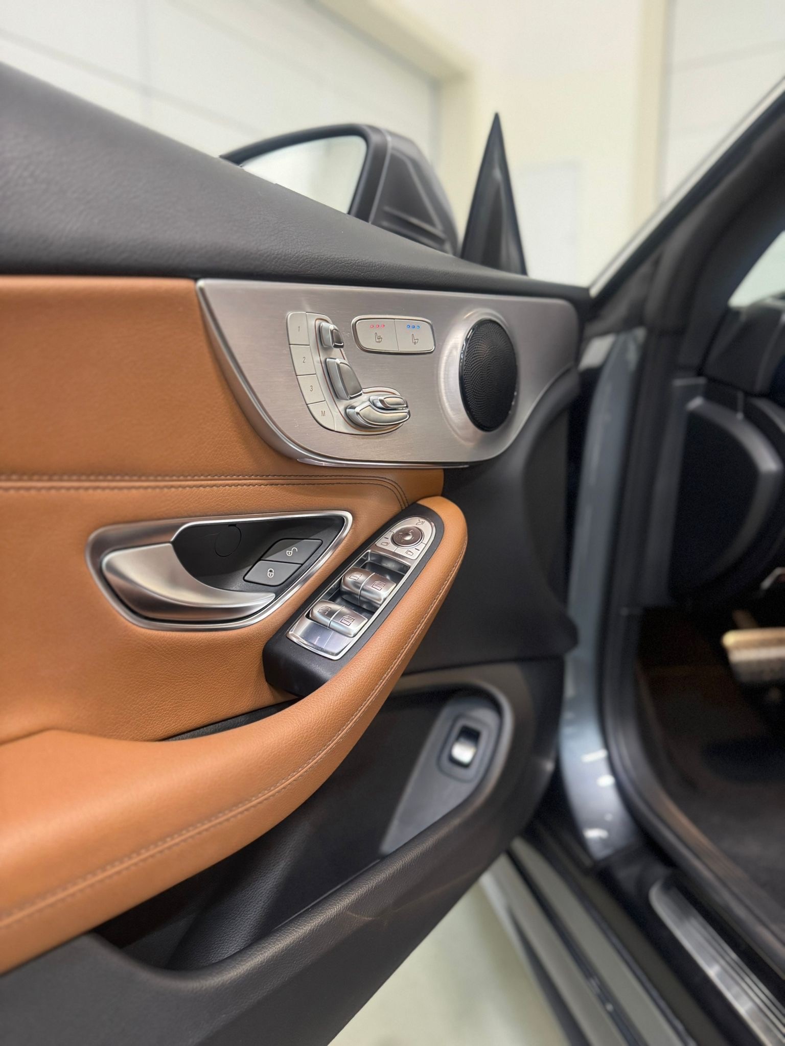 MERCEDES-BENZ C 200 Cabriolet AMG Line 4Matic 9G-Tronic *CH-Fahrzeug / LED HPS / Sitzbelüftung / Rückfahrkamera*-image-9