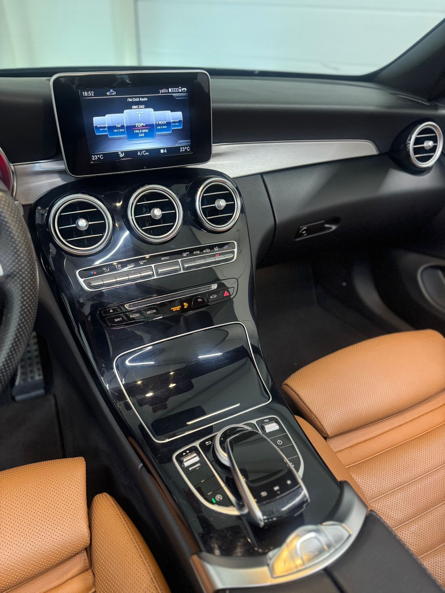 MERCEDES-BENZ C 200 Cabriolet AMG Line 4Matic 9G-Tronic *CH-Fahrzeug / LED HPS / Sitzbelüftung / Rückfahrkamera*-image-11