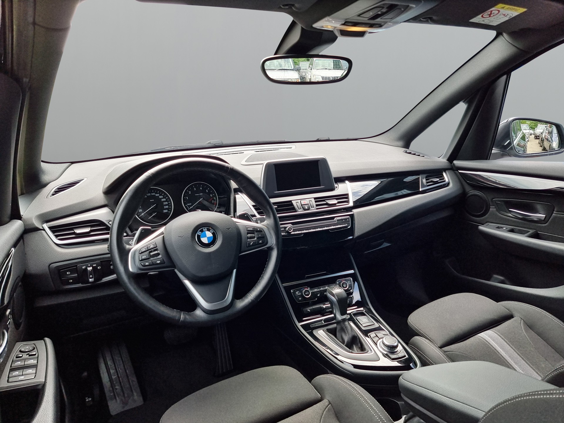 BMW 225i xDrive Active Tourer Sport Line Steptronic-image-11