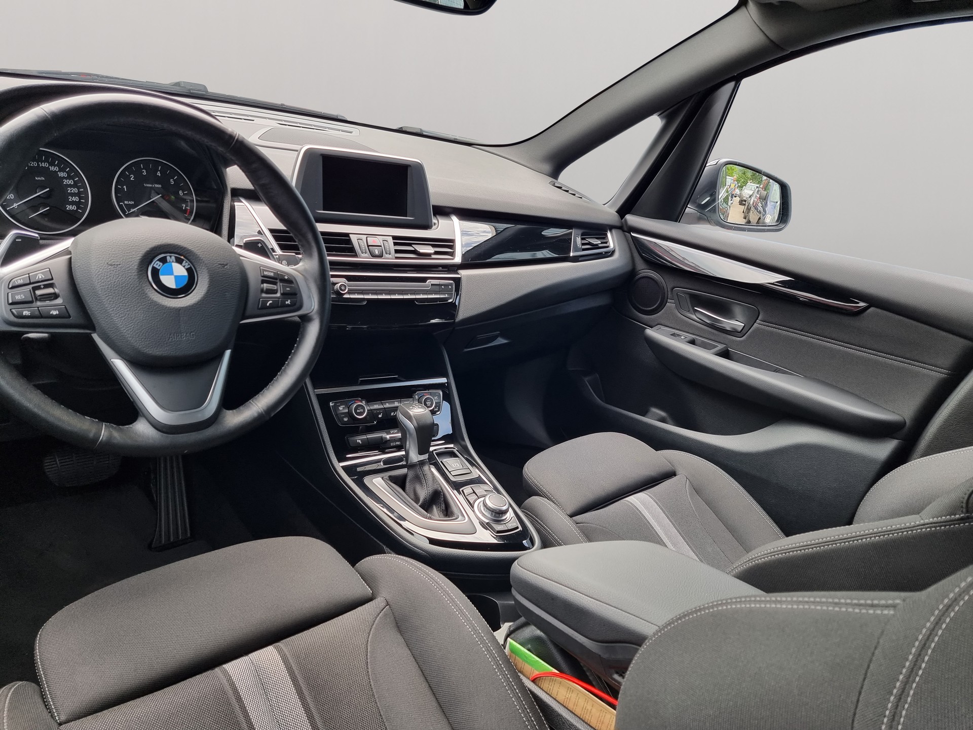 BMW 225i xDrive Active Tourer Sport Line Steptronic-image-8
