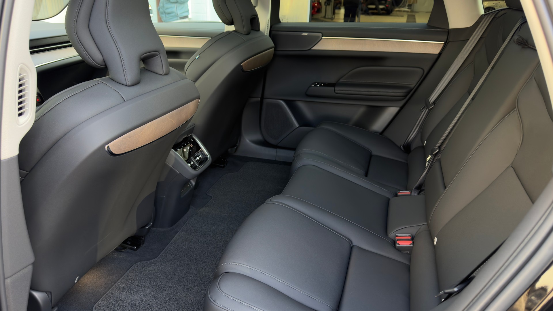 VOLVO ES90 Plus-showroom-element-3