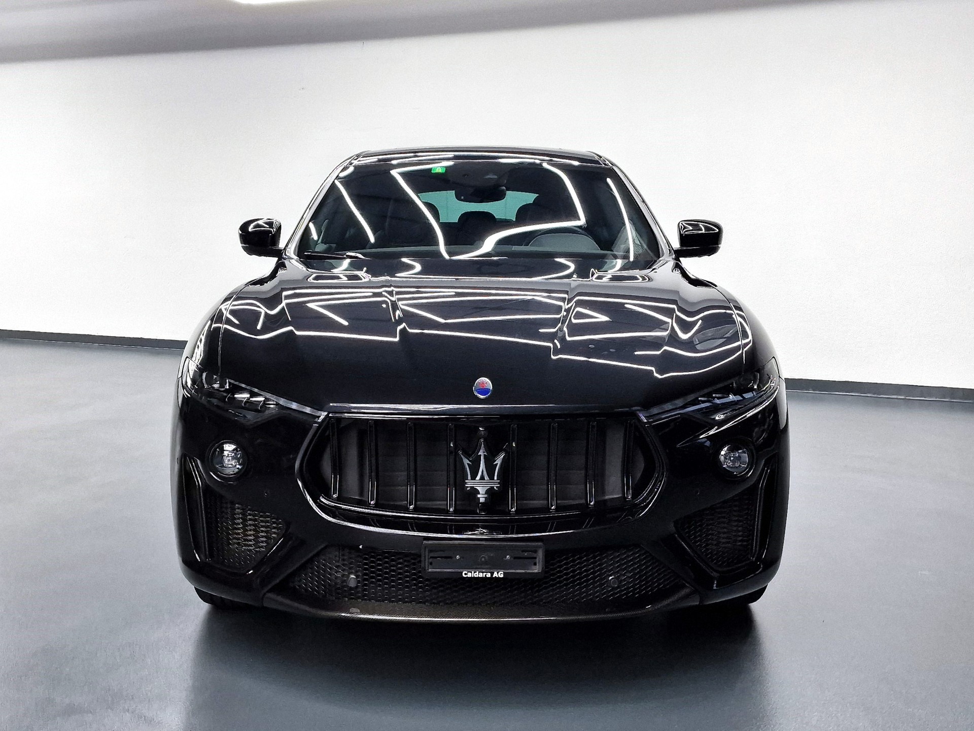 MASERATI Levante 3.8 V8 Trofeo-showroom-element-3