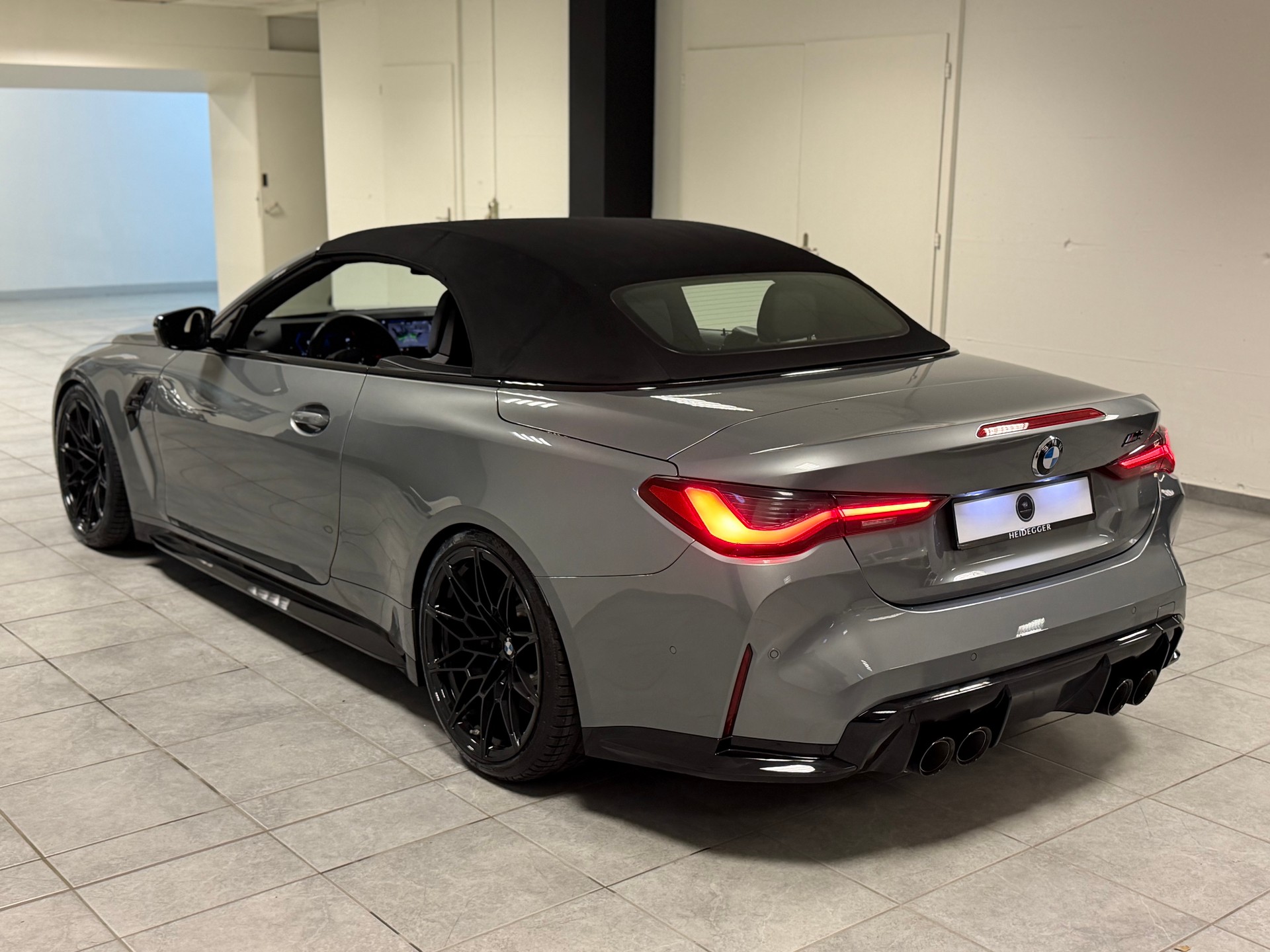 BMW M4 Cabrio Competition M xDrive-image-7
