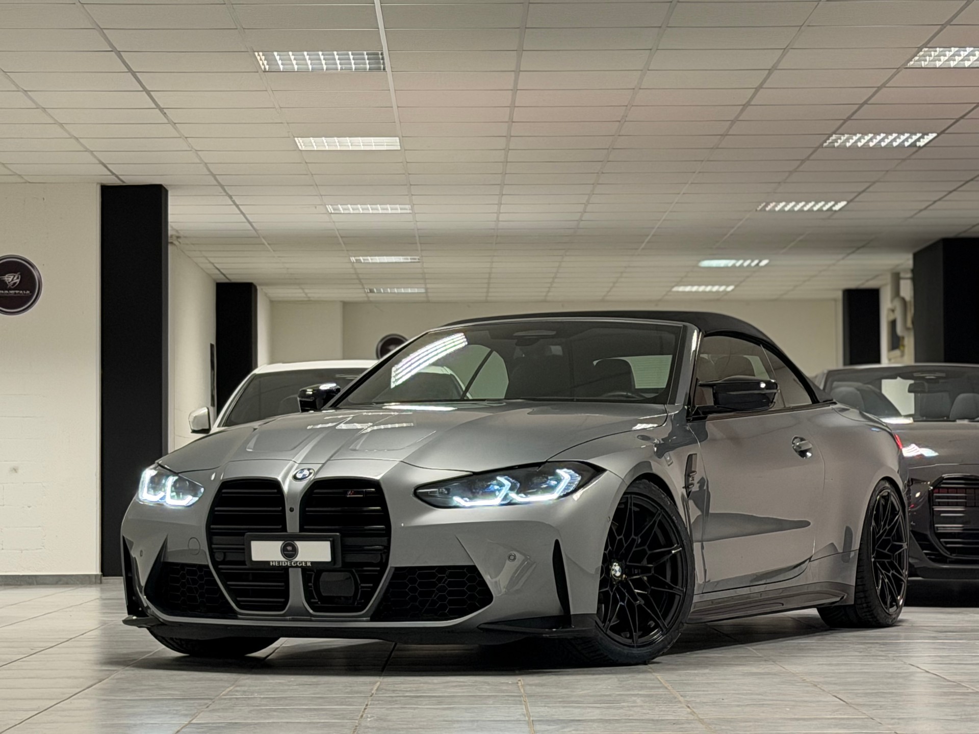 BMW M4 Cabrio Competition M xDrive-showroom-element-1