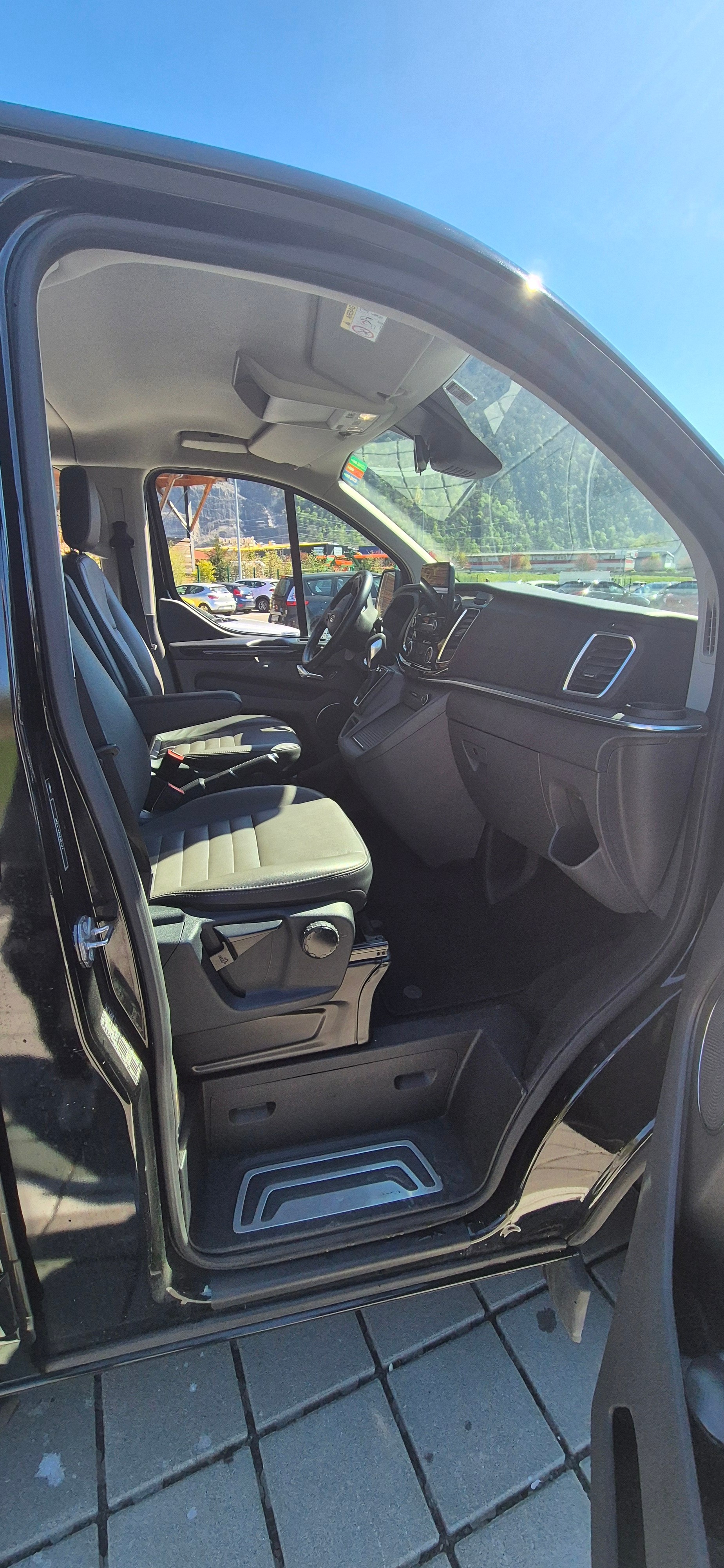 FORD Tourneo Custom 310 L1H1 sport A-image-4