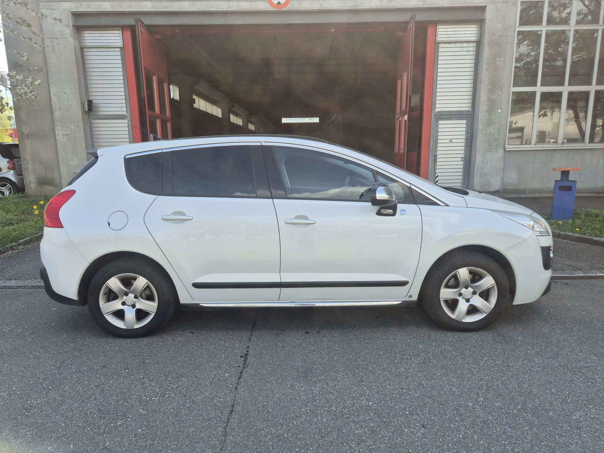 PEUGEOT 3008 HYbrid4 2.0 HDI EGS6-image-3