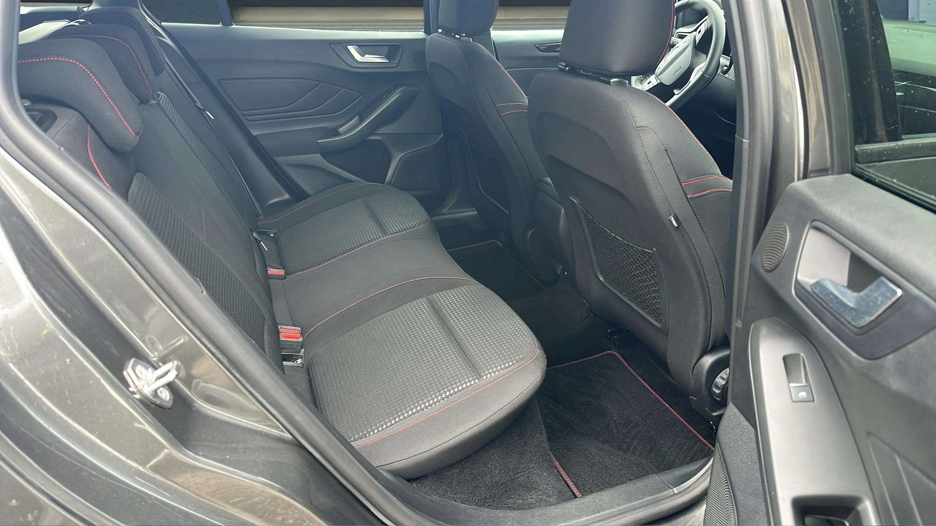 FORD Focus 1.0 MHEV ST-Line Automat 155PS mit AHK und 3 Werksgarantie oder bis 100000km-image-13