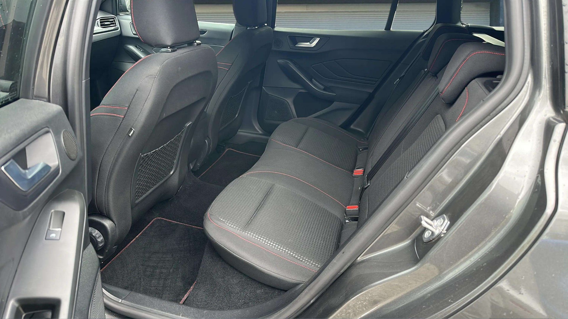FORD Focus 1.0 MHEV ST-Line Automat 155PS mit AHK und 3 Werksgarantie oder bis 100000km-image-12