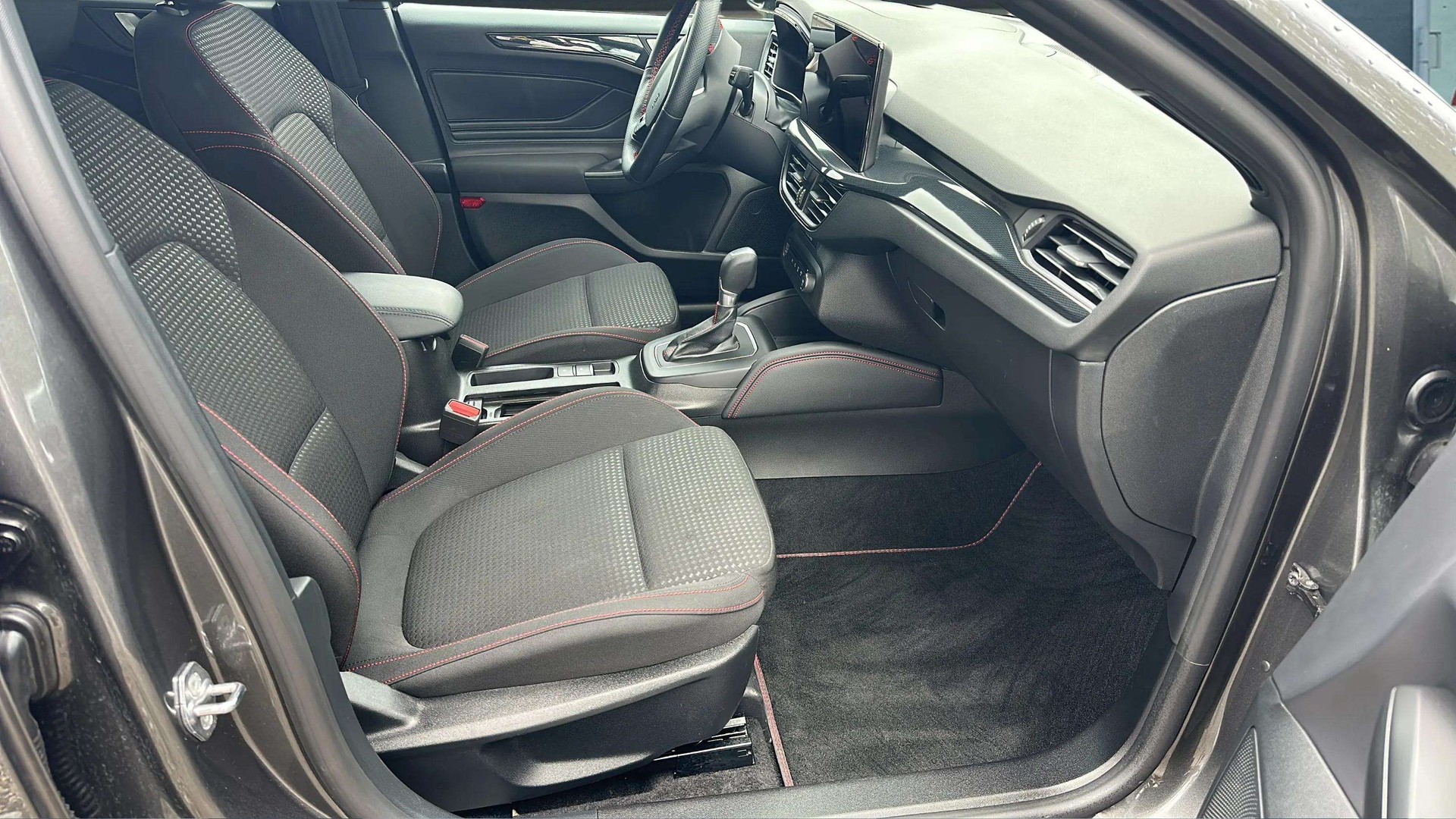 FORD Focus 1.0 MHEV ST-Line Automat 155PS mit AHK und 3 Werksgarantie oder bis 100000km-image-11