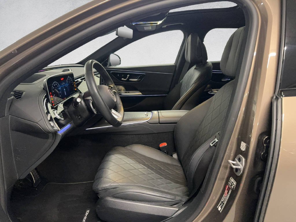 MERCEDES-BENZ E 300 de AMG Line 4Matic T-Modell-image-9