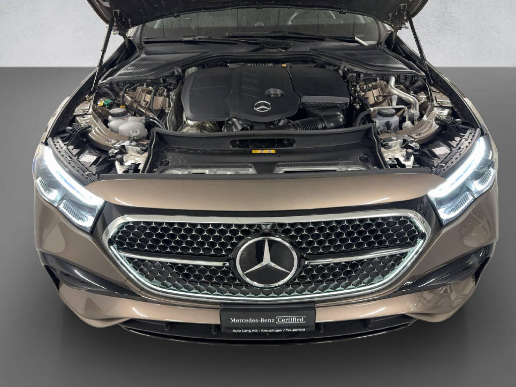 MERCEDES-BENZ E 300 de AMG Line 4Matic T-Modell-image-8