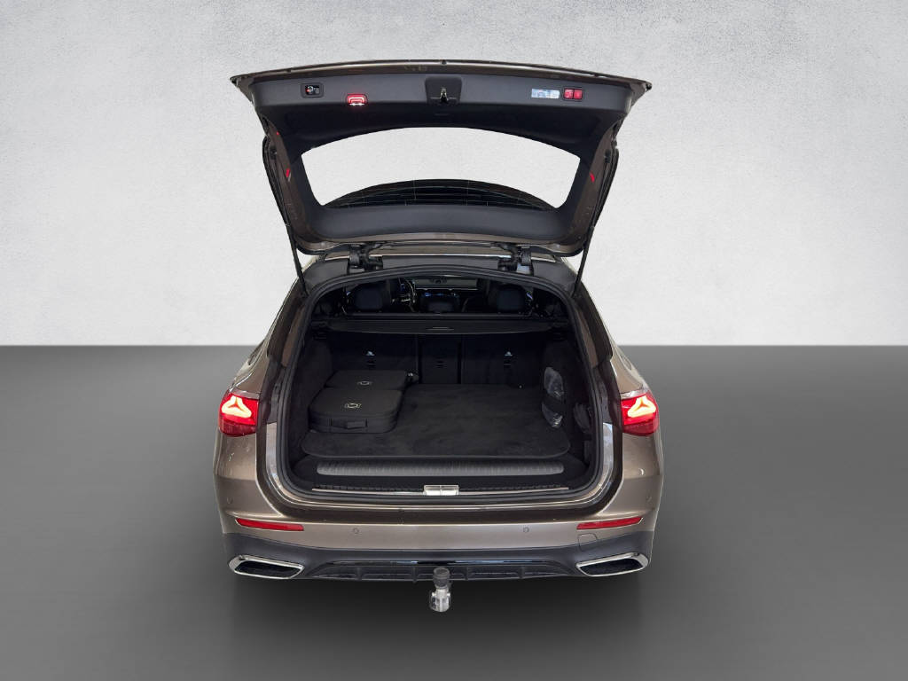 MERCEDES-BENZ E 300 de AMG Line 4Matic T-Modell-image-7