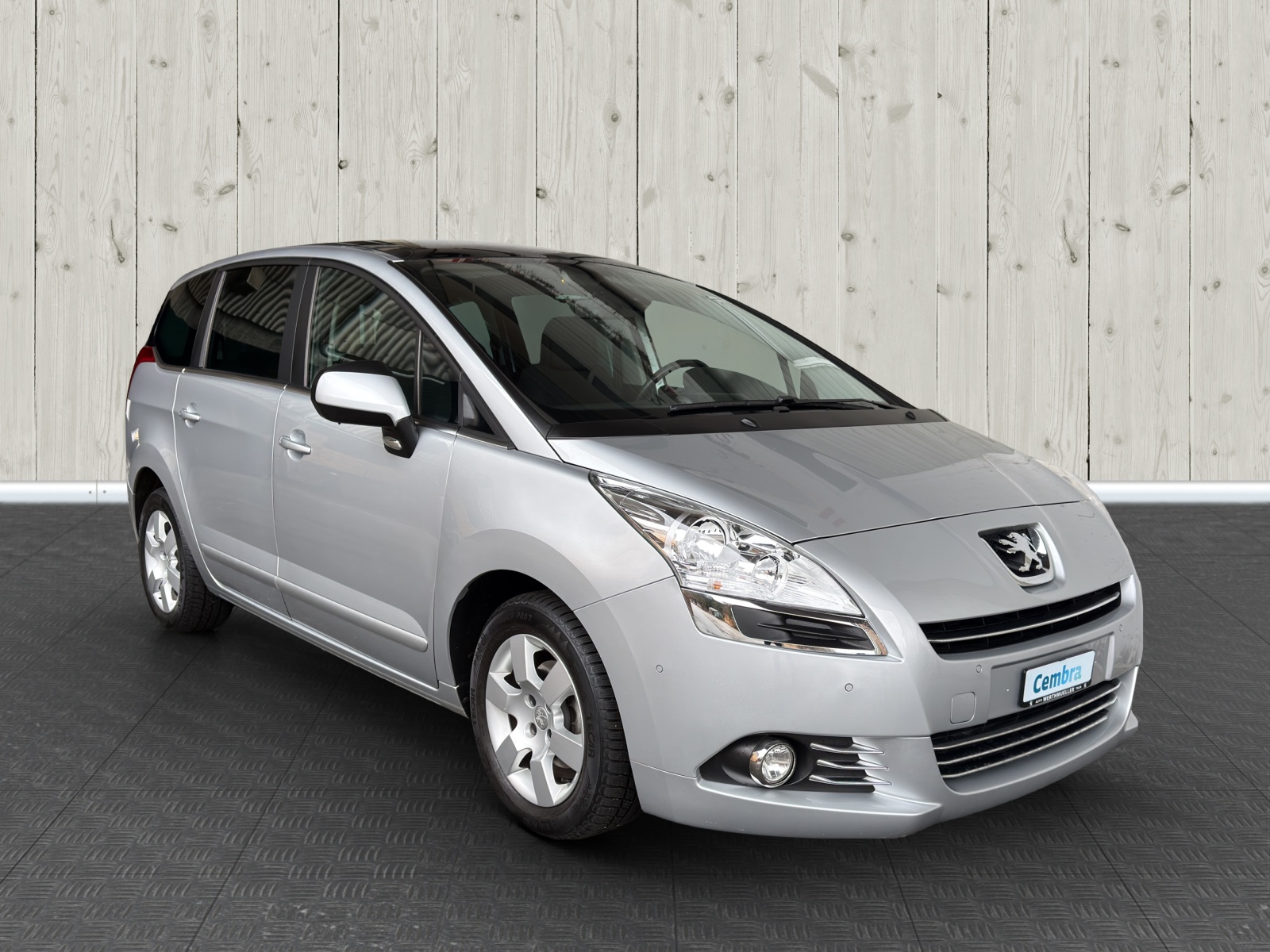 PEUGEOT 5008 1.6 HDI Active EGS6