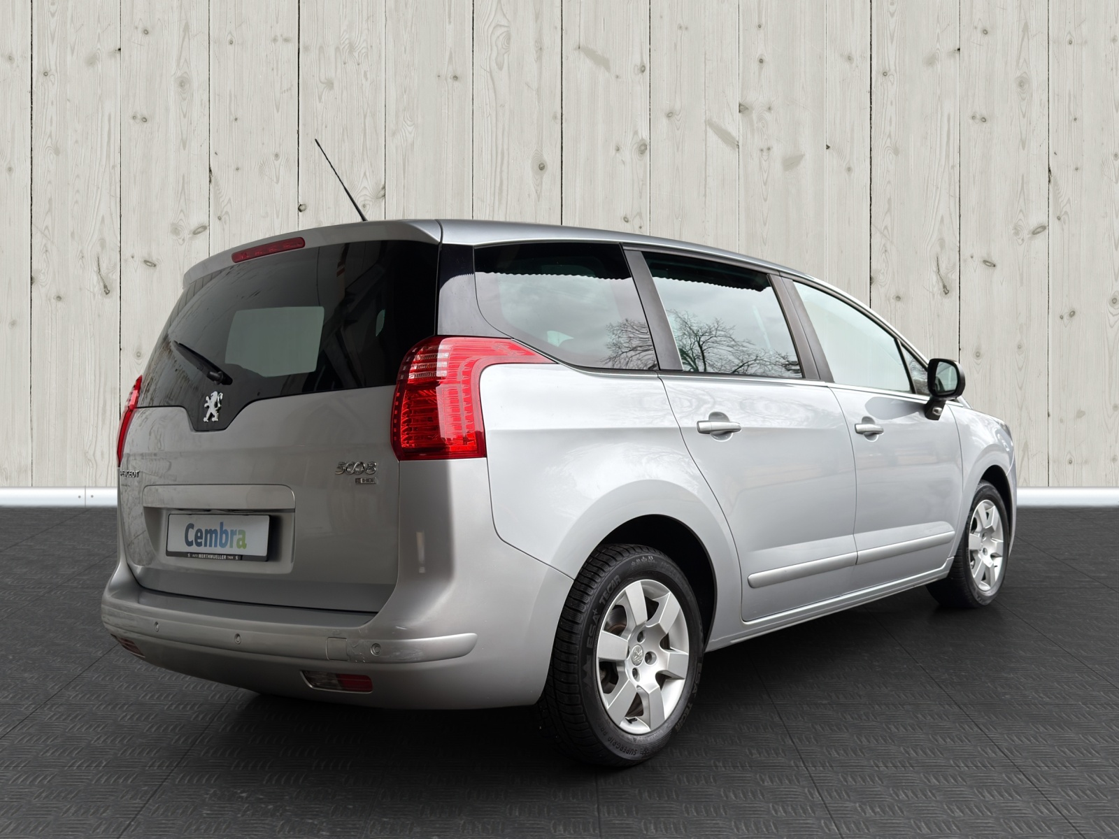 PEUGEOT 5008 1.6 HDI Active EGS6-image-6