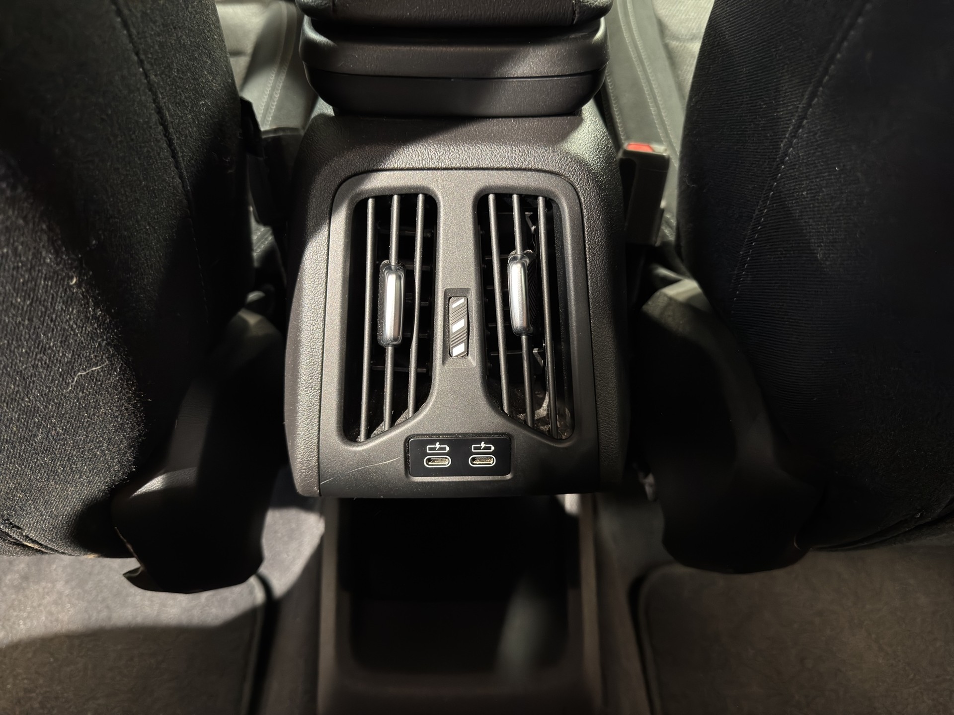 BMW 218d Active Tourer-image-9