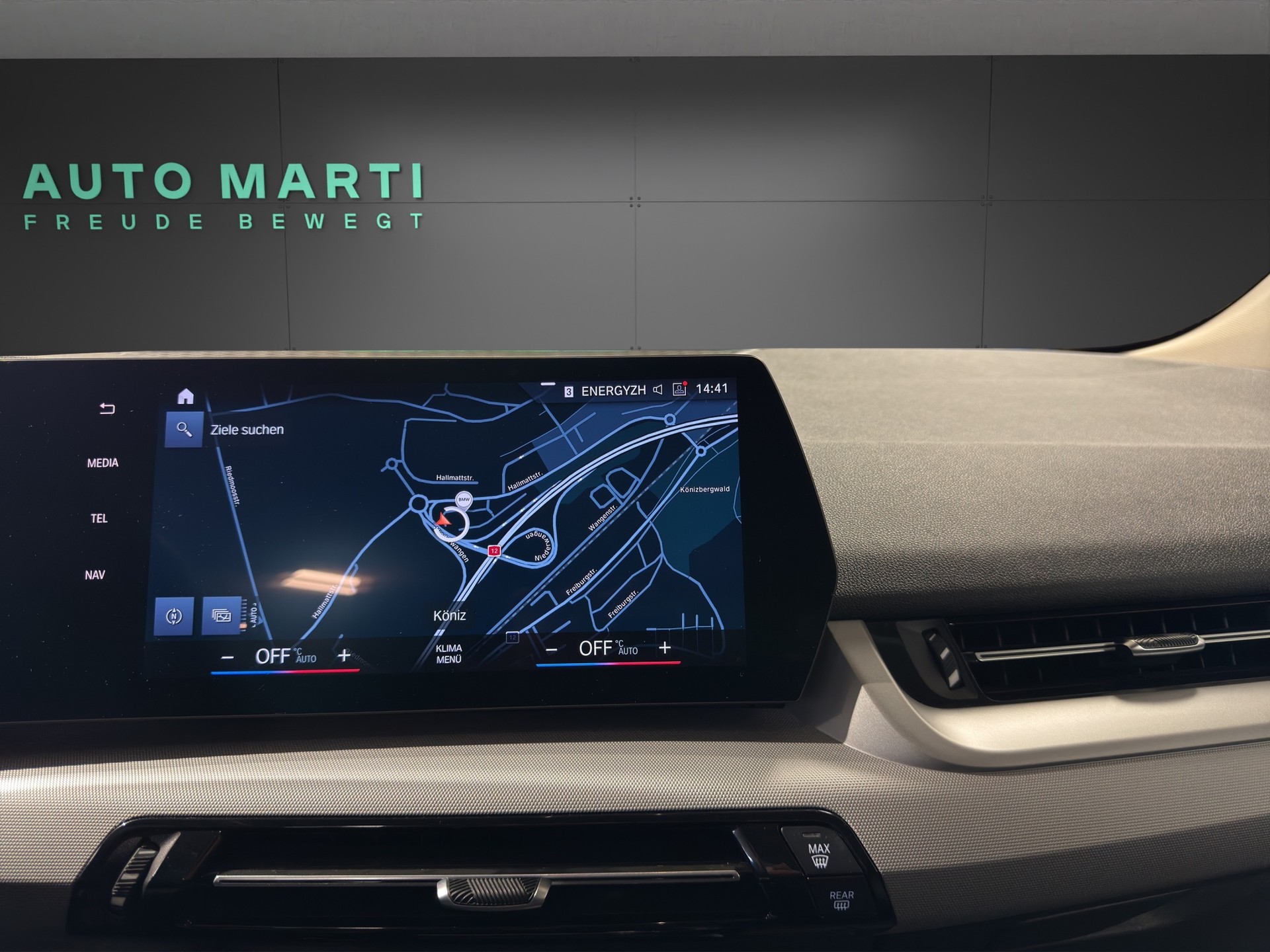 BMW 218d Active Tourer-image-8