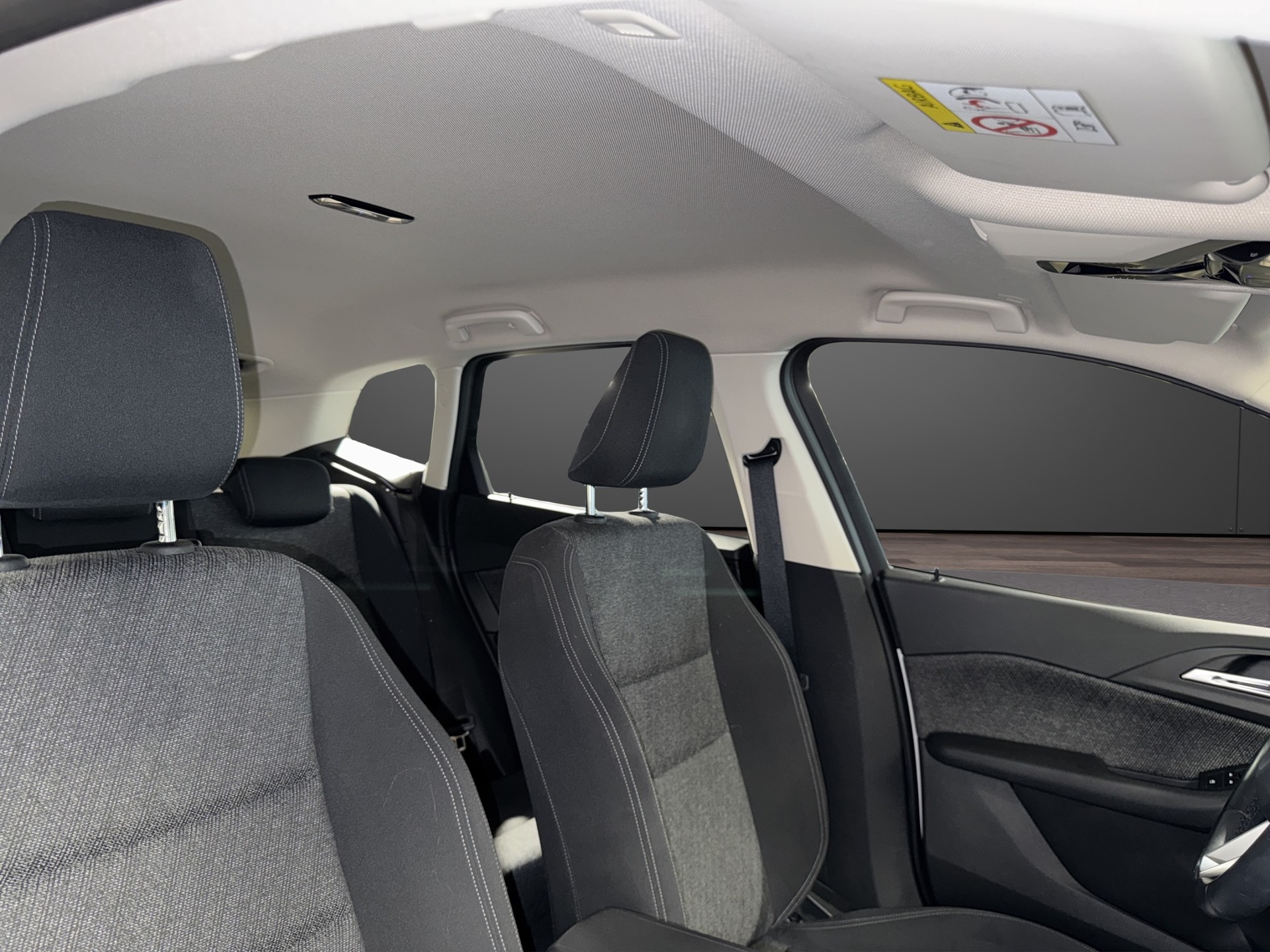 BMW 218d Active Tourer-image-20