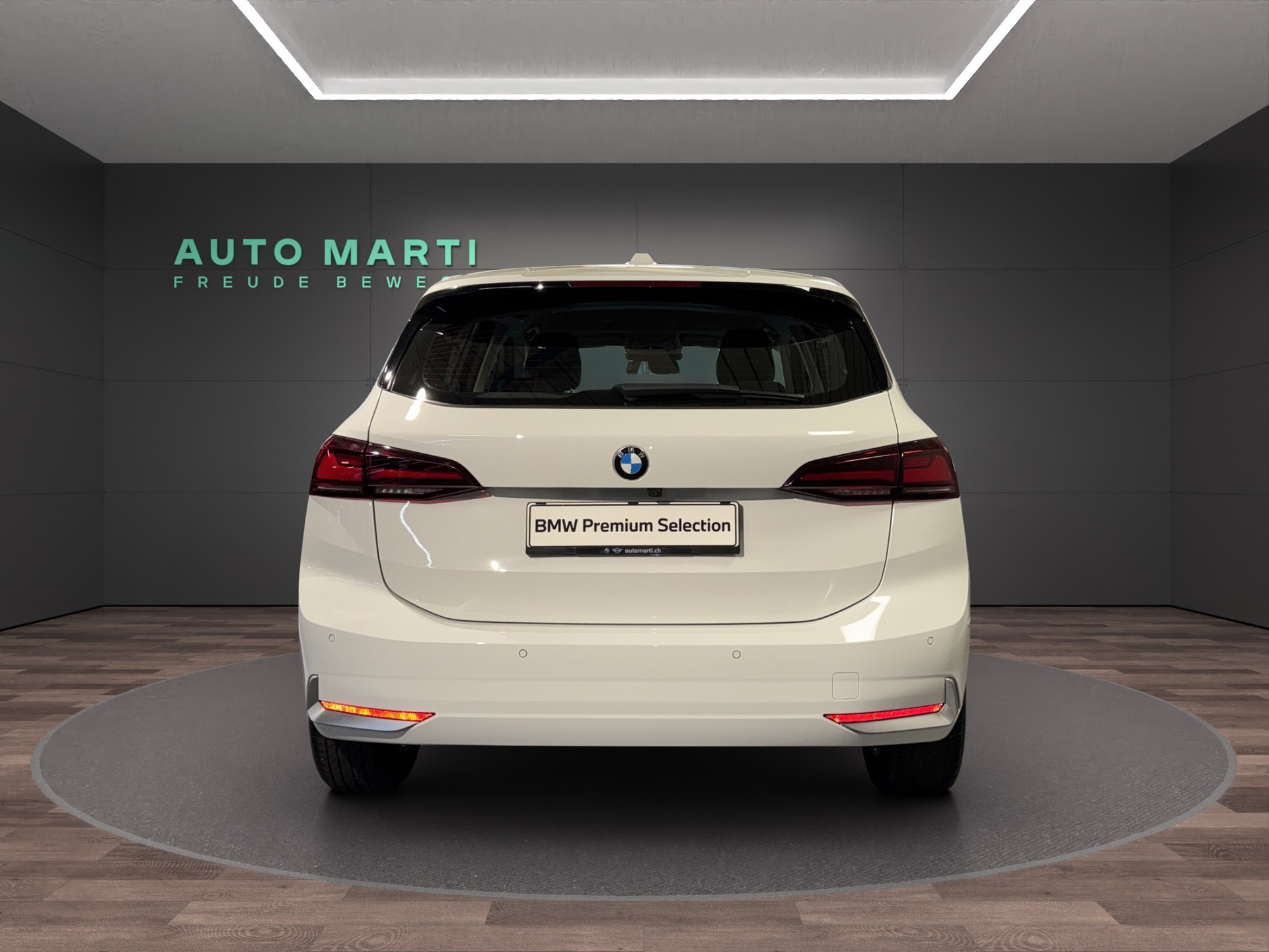 BMW 218d Active Tourer-showroom-element-2