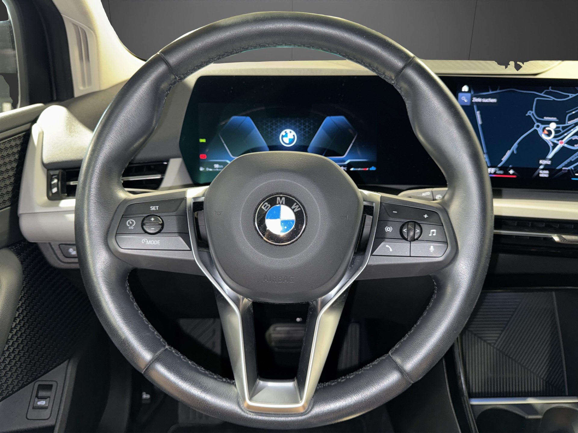BMW 218d Active Tourer-image-13