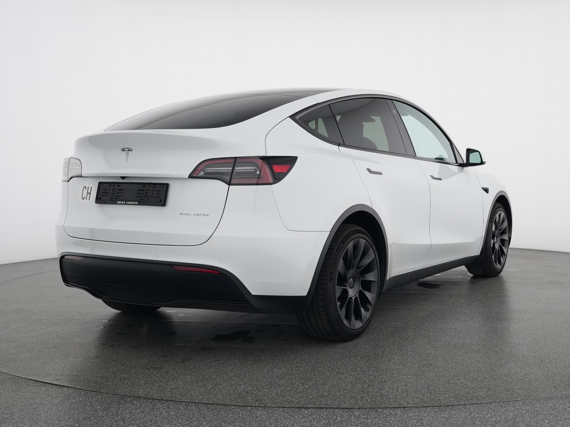 TESLA Model Y Long Range-image-4