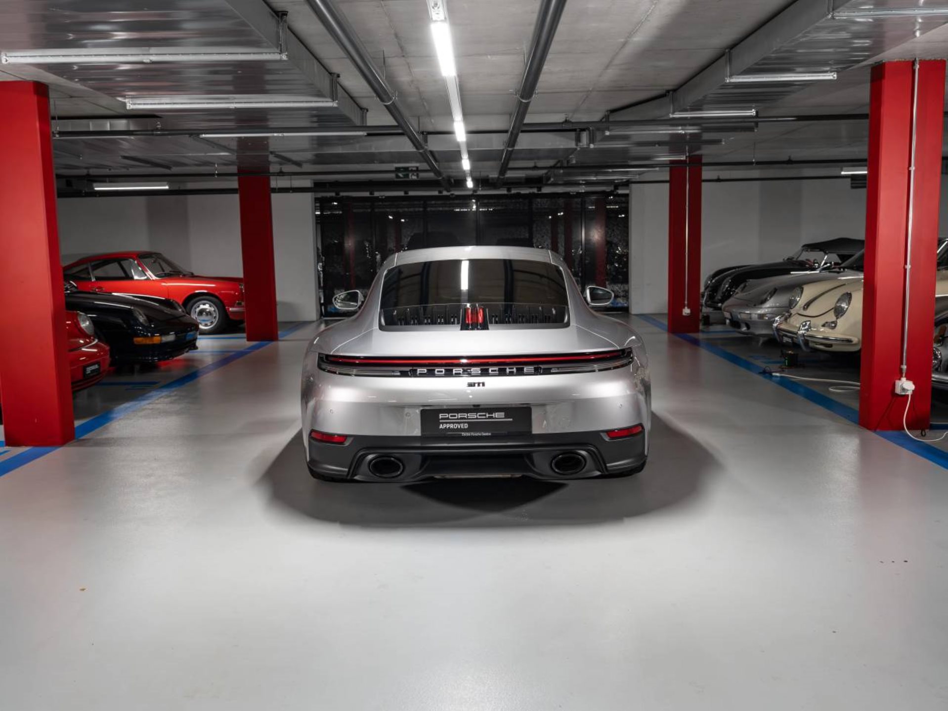 PORSCHE 911 Carrera S-image-6