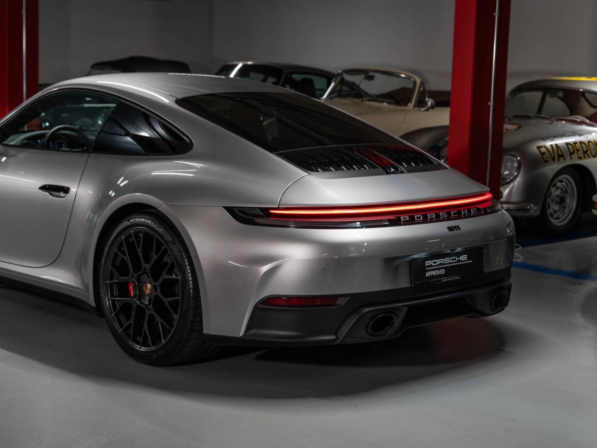 PORSCHE 911 Carrera S-image-23