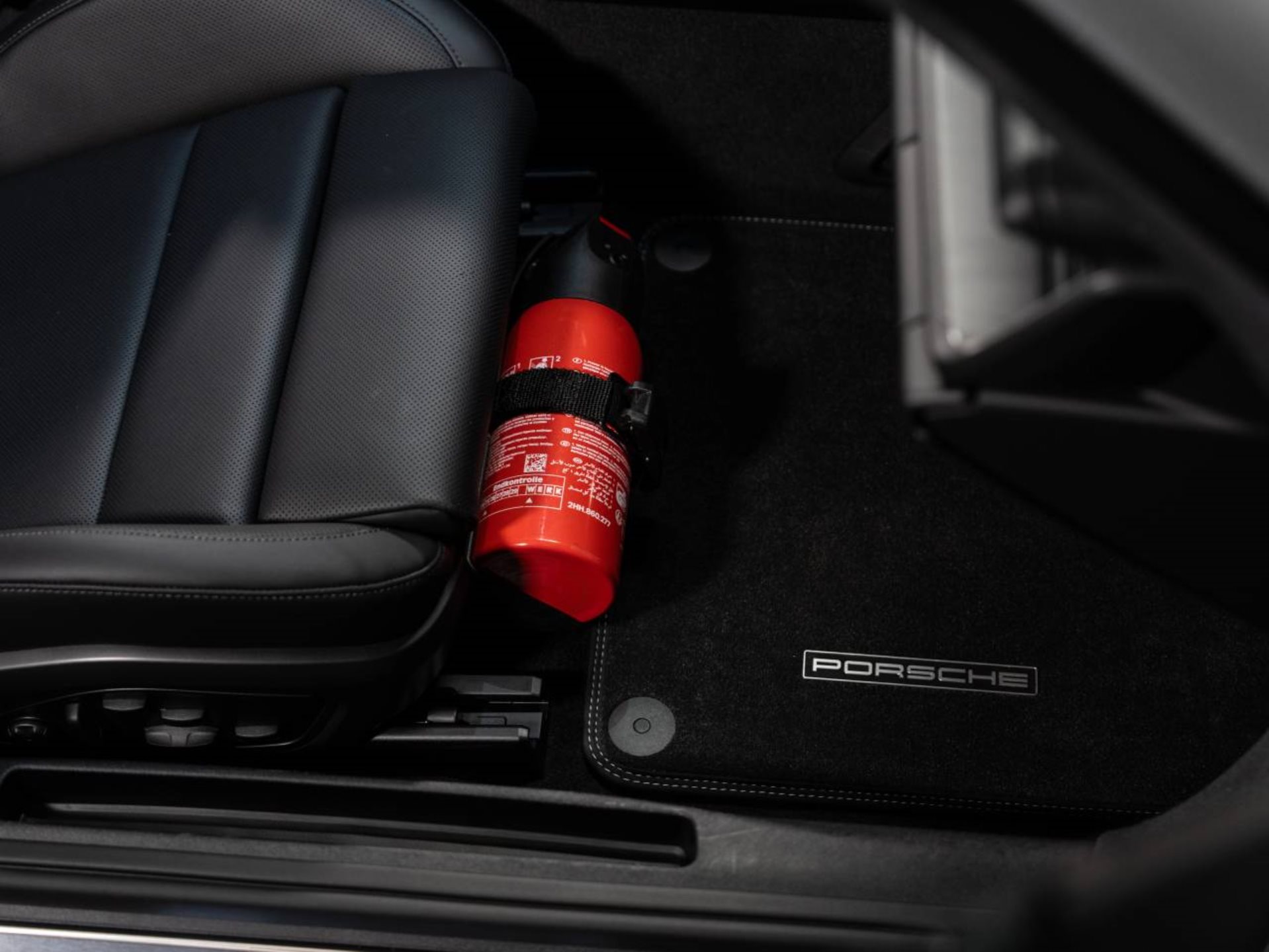 PORSCHE 911 Carrera S-image-16