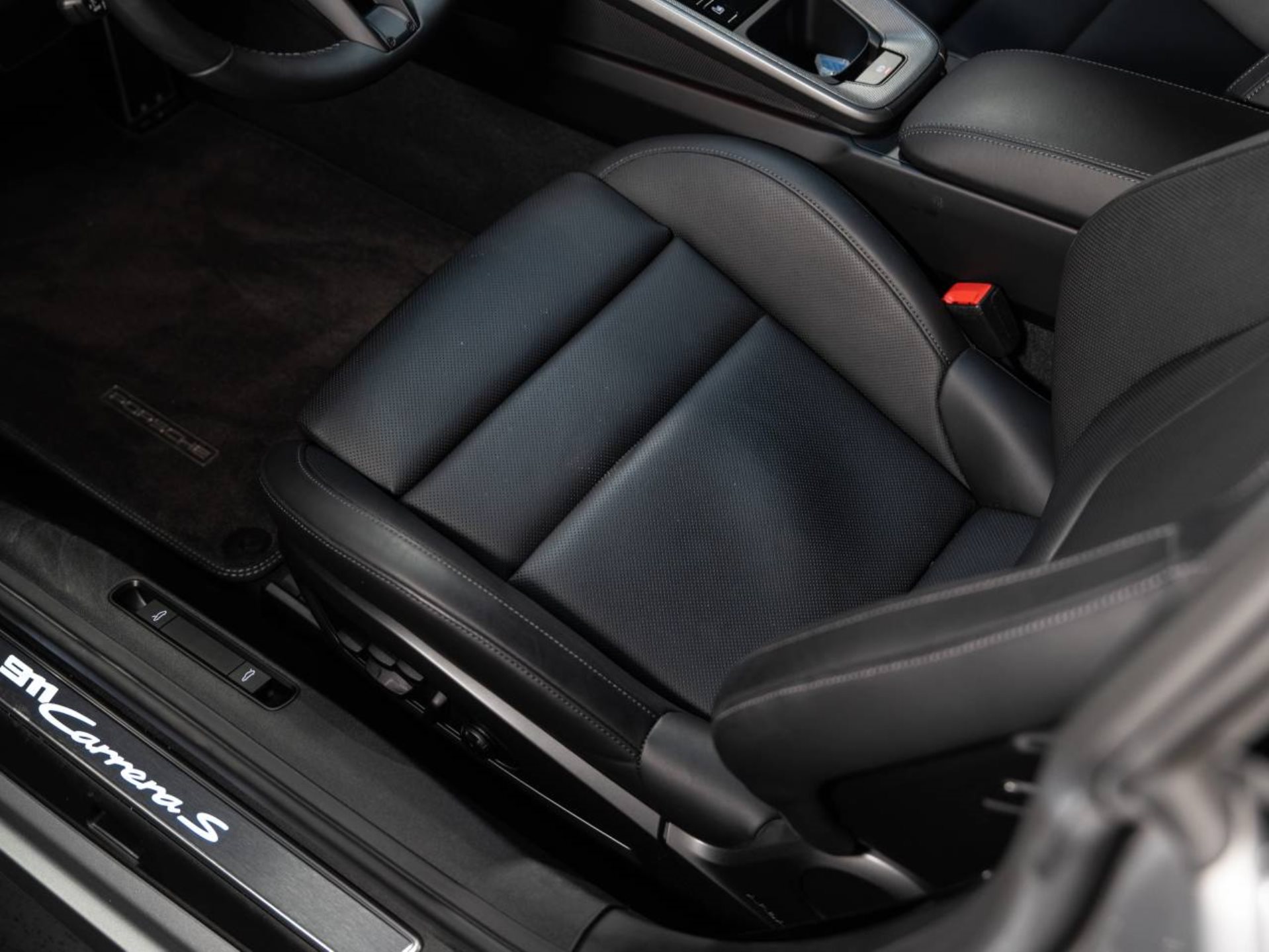 PORSCHE 911 Carrera S-image-14
