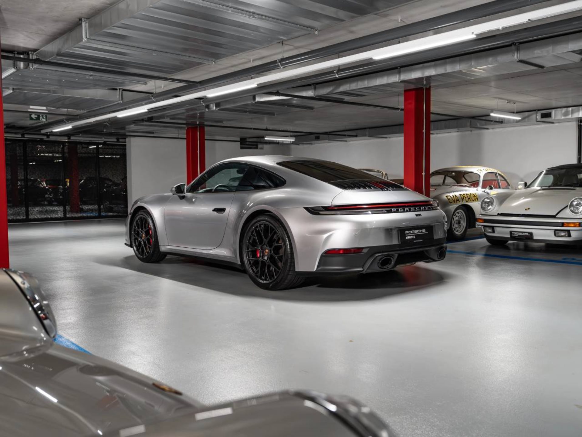 PORSCHE 911 Carrera S-showroom-element-2