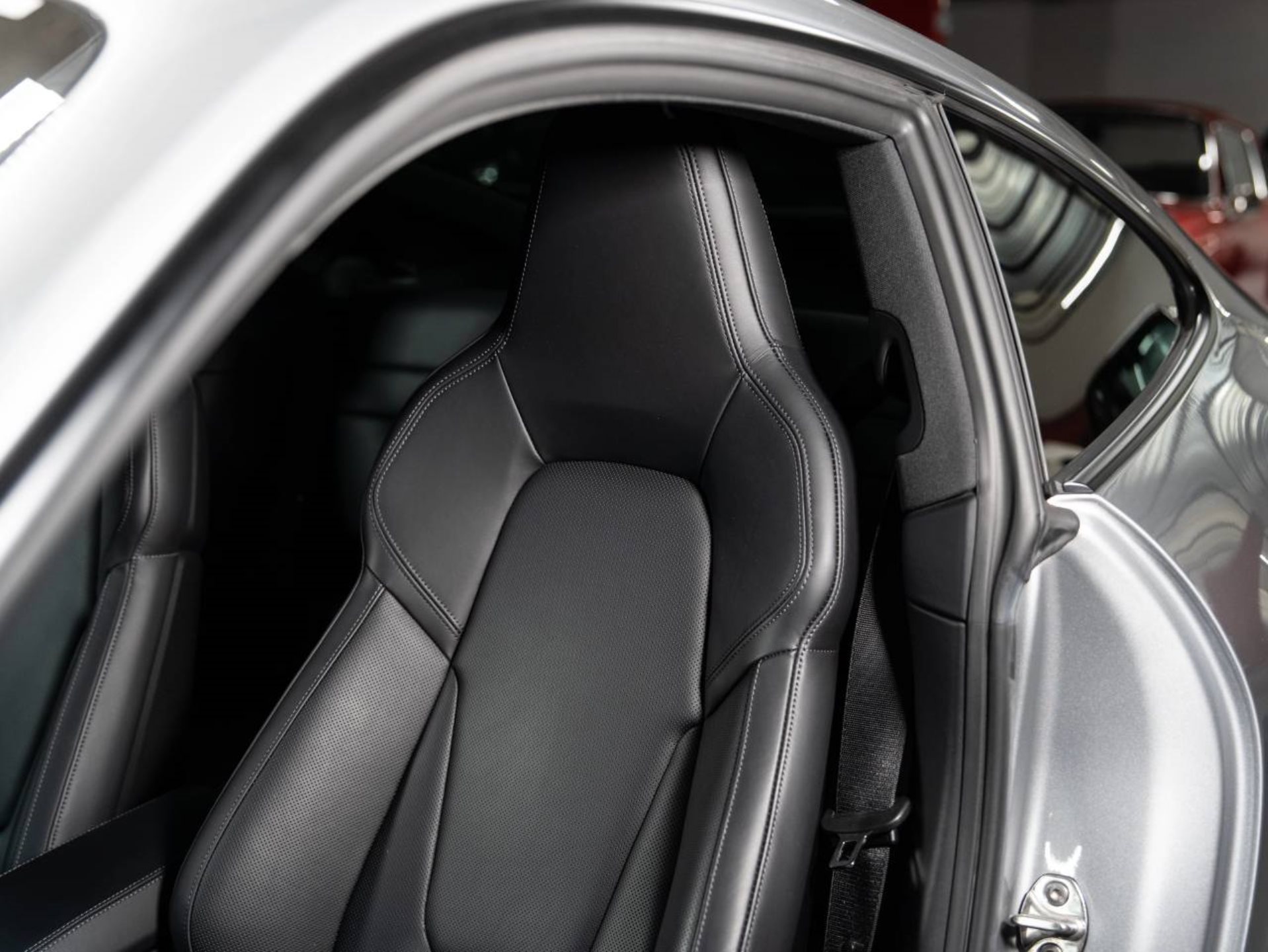 PORSCHE 911 Carrera S-image-15