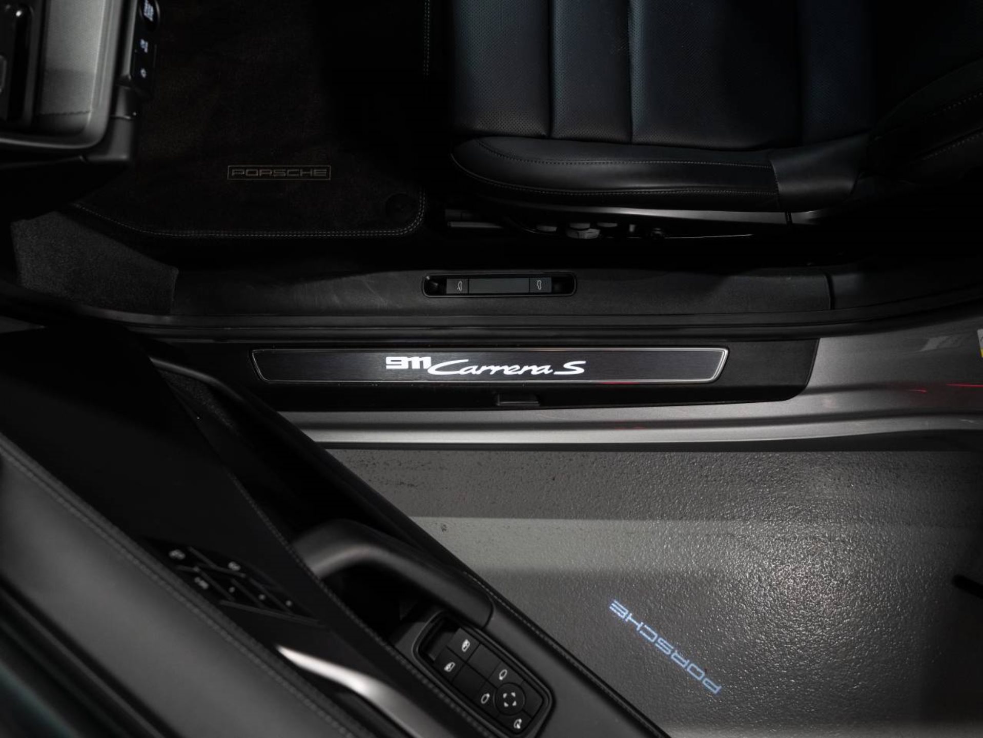 PORSCHE 911 Carrera S-image-19