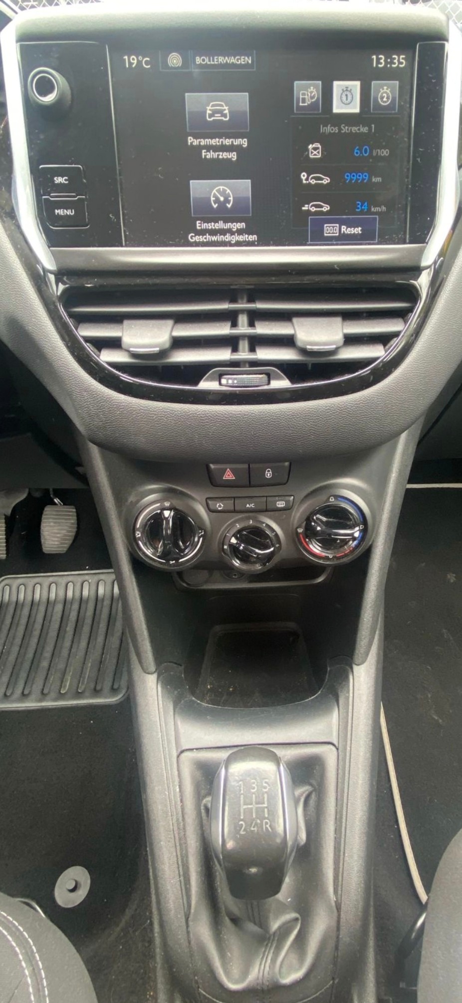 PEUGEOT 208 1.2 VTI Style-image-8