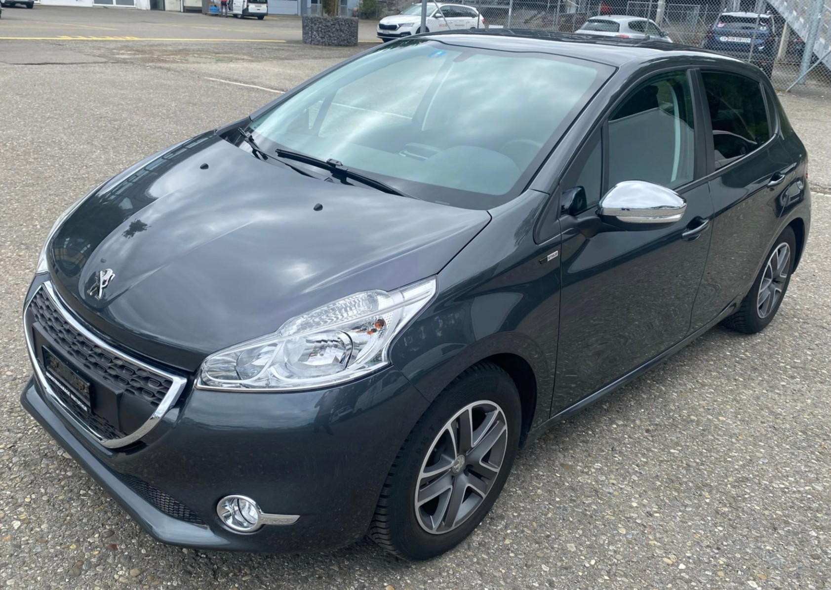 PEUGEOT 208 1.2 VTI Style-image-2