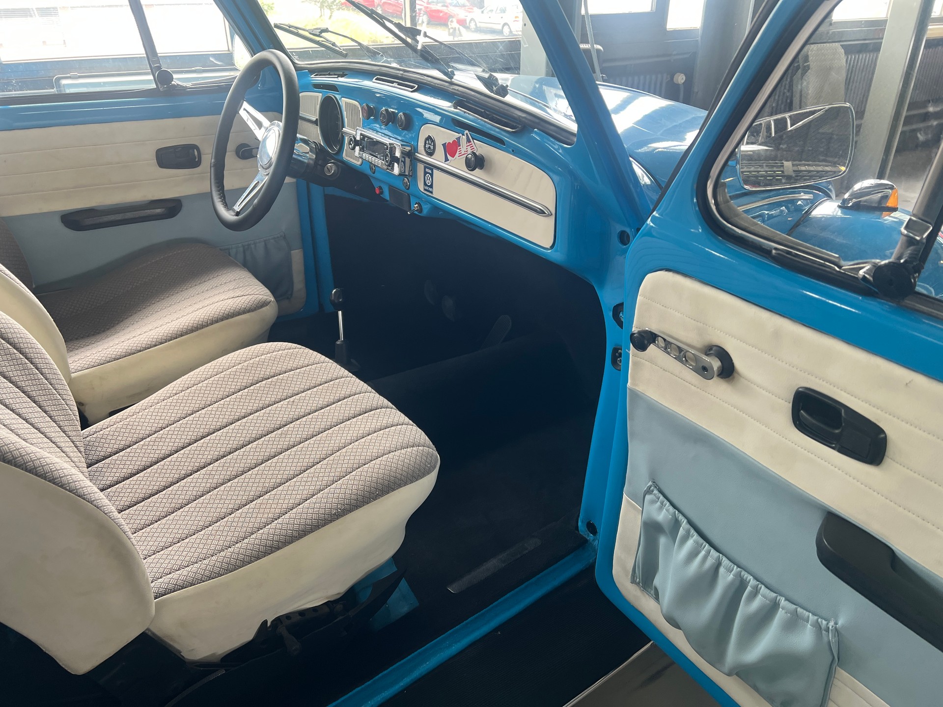 VW Käfer Hippie Haiti Edition-image-10