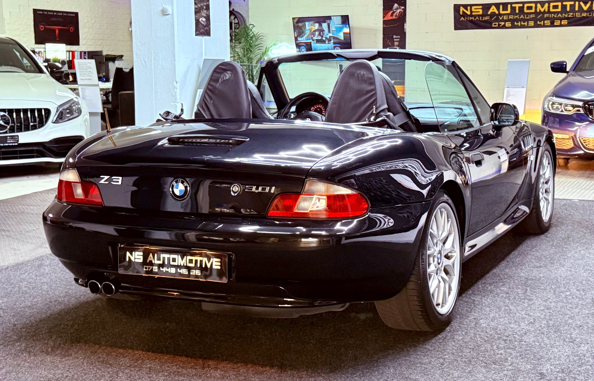 BMW Z3 3.0i Roadster-showroom-element-3