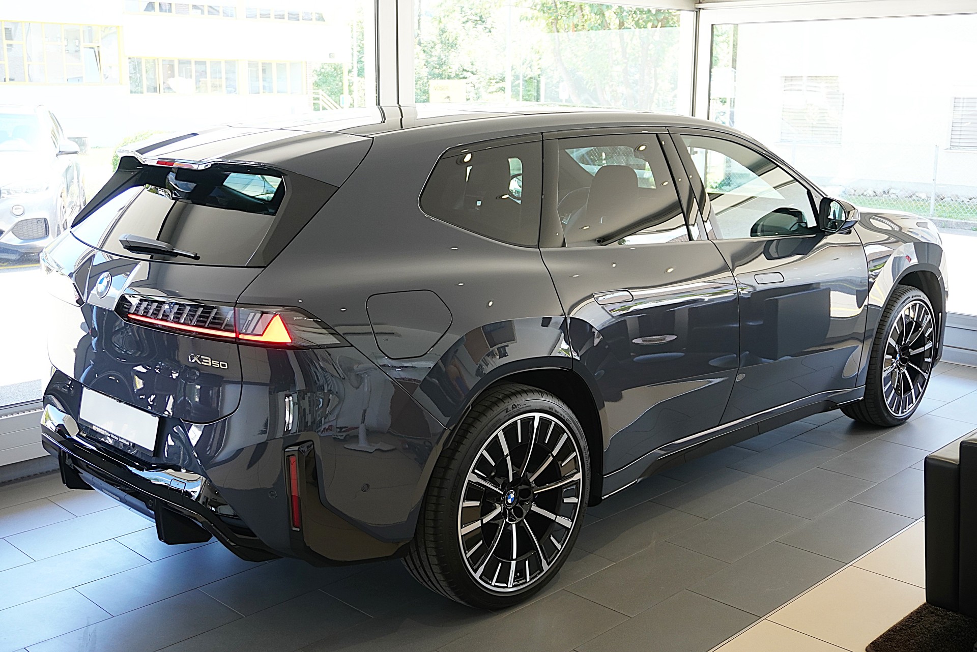BMW iX3 50 xDrive M Sport Pro-image-4