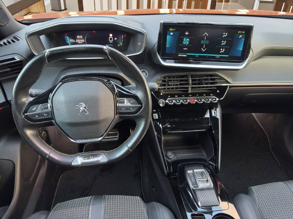 PEUGEOT 2008 e-GT-image-9