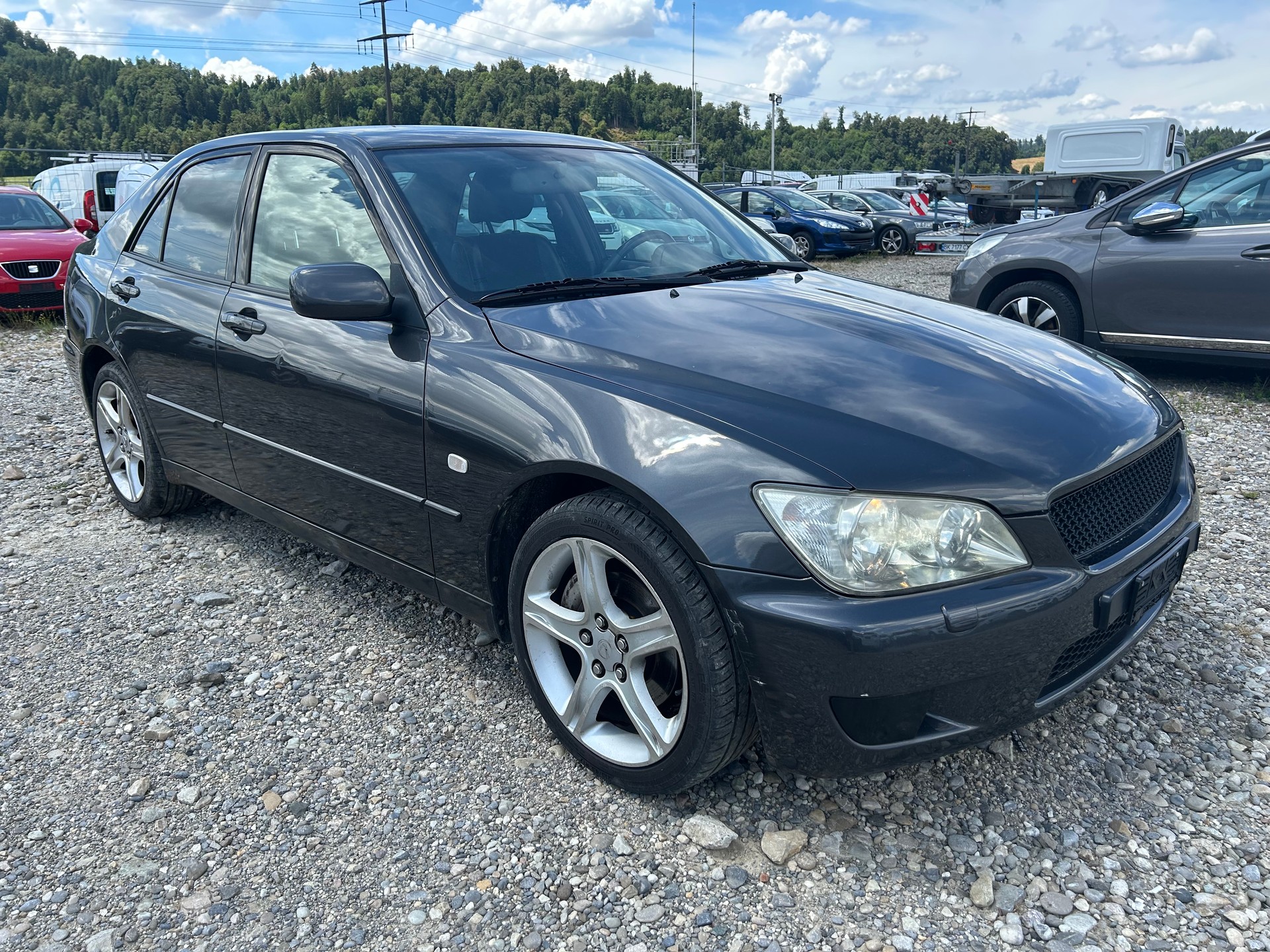 LEXUS IS 200-image-2