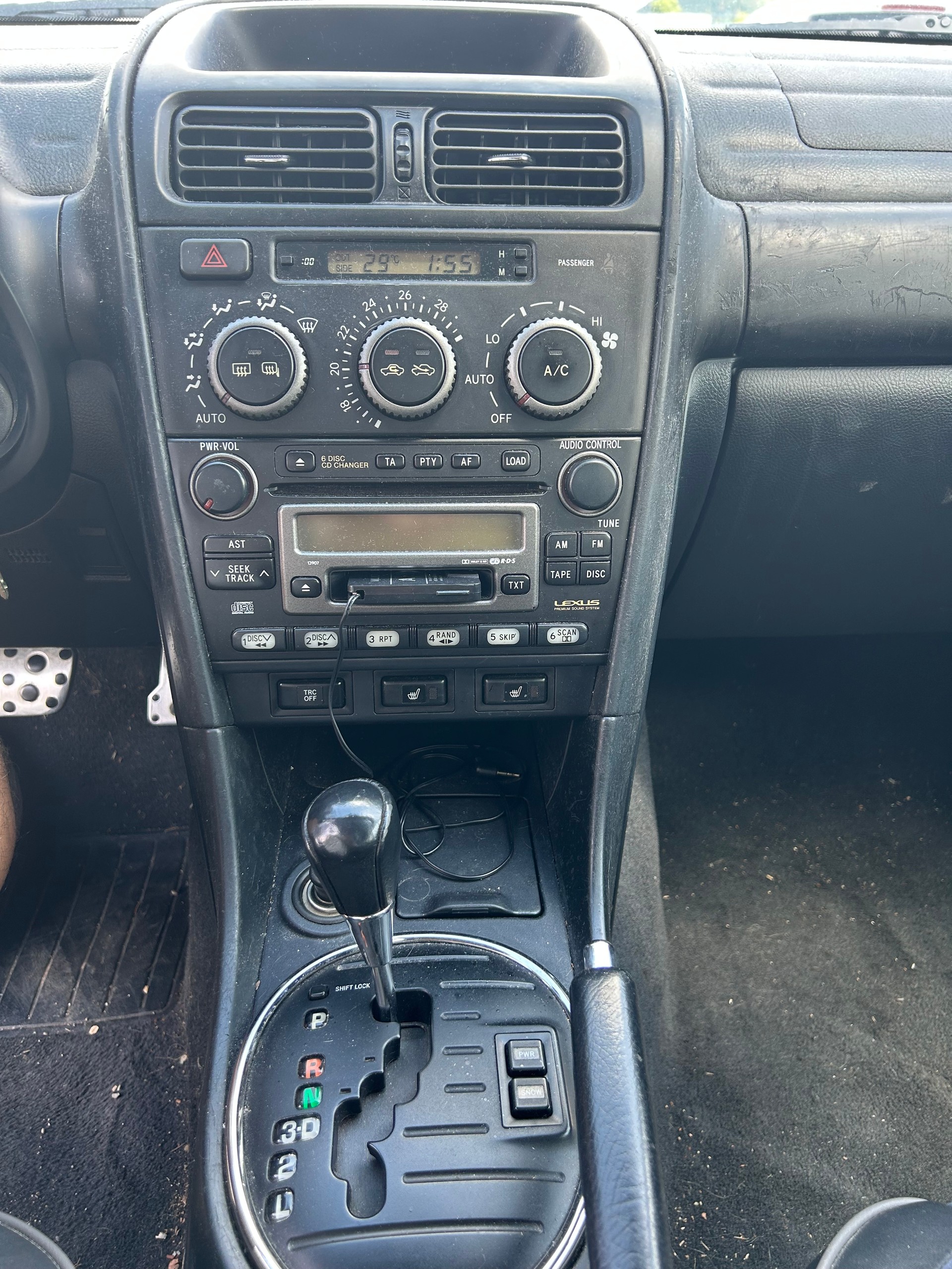 LEXUS IS 200-image-7