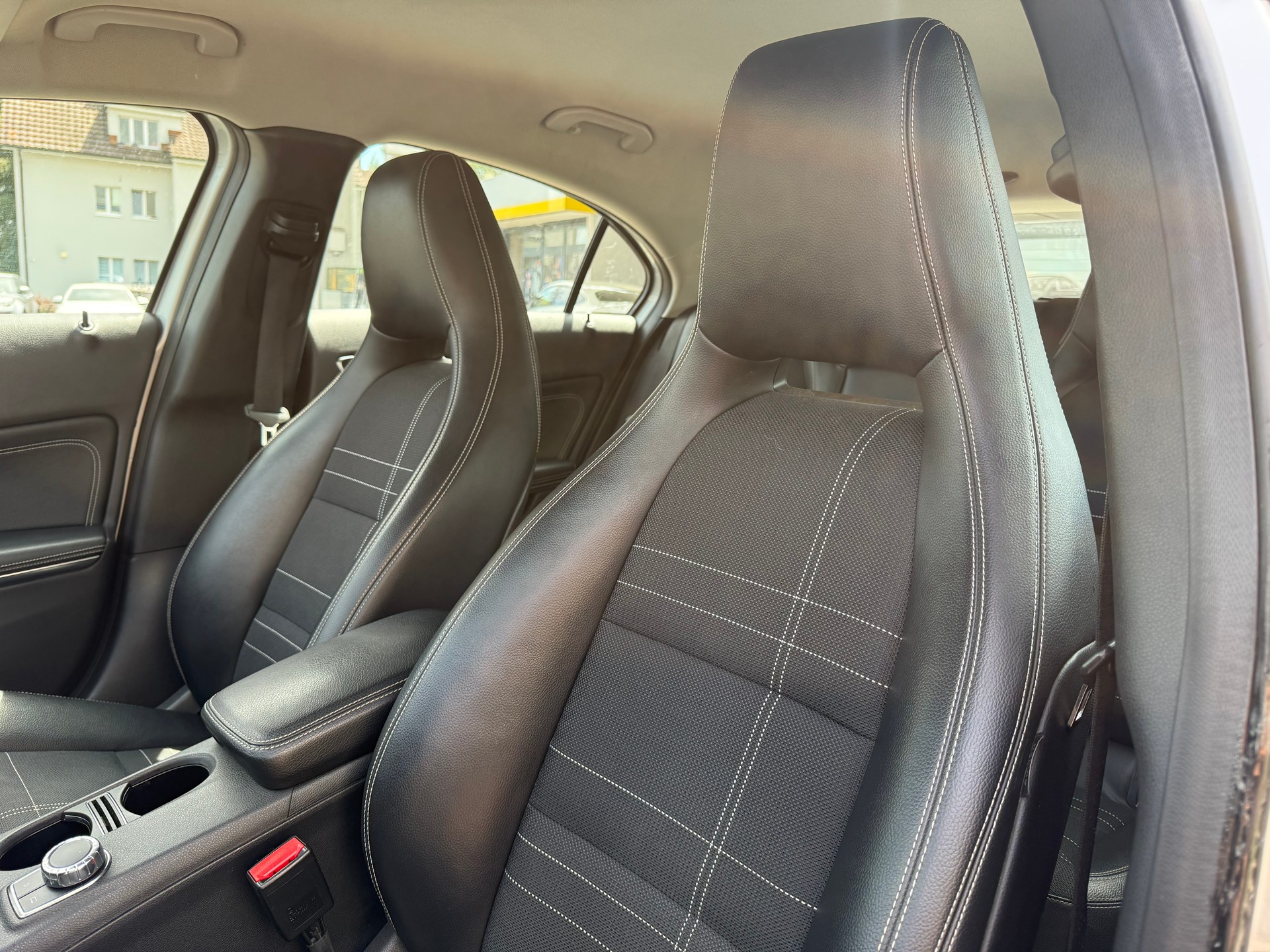 MERCEDES-BENZ A 180 Style-image-12