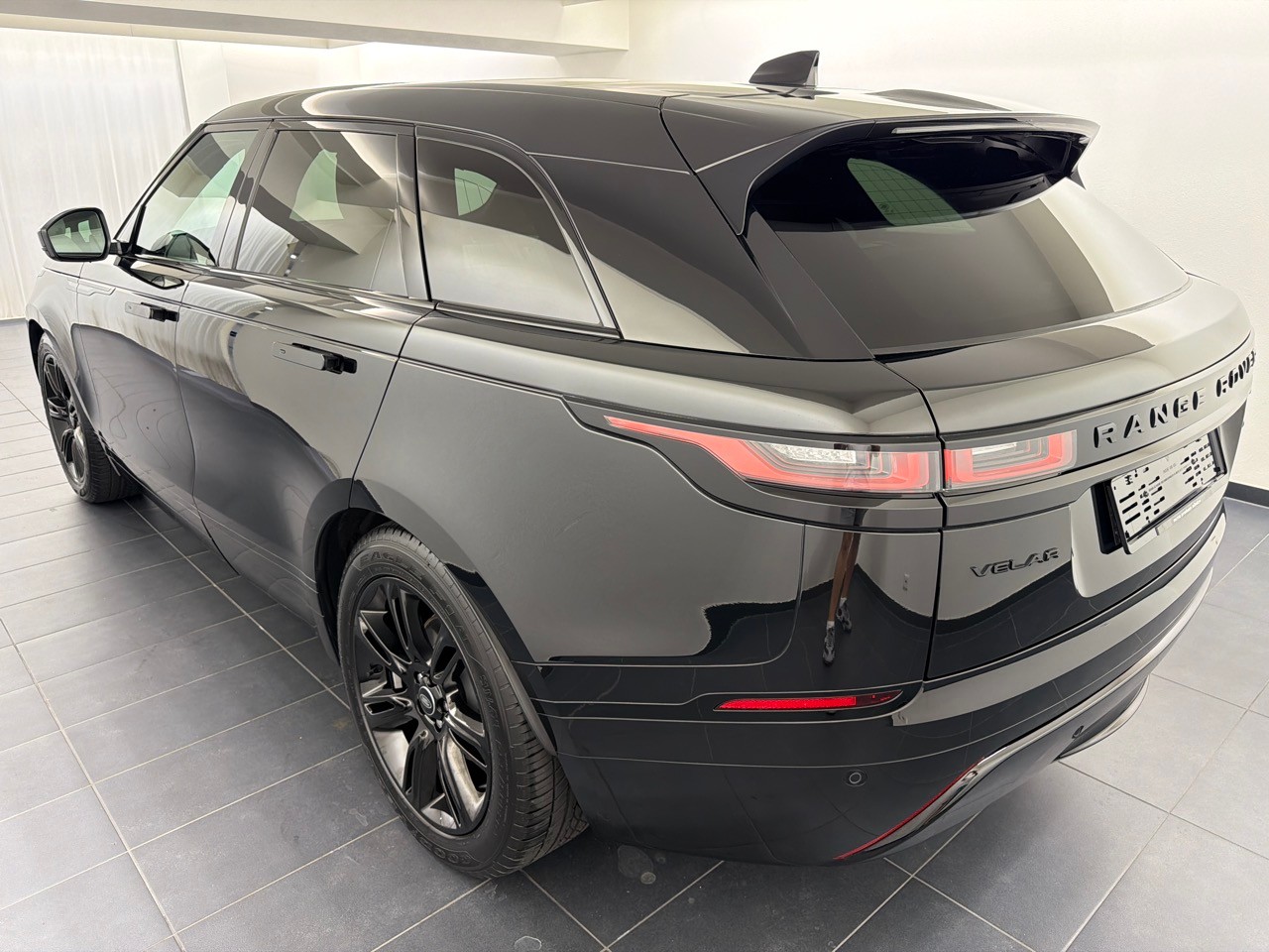 LAND ROVER RR Velar D 200 Dyn SE-showroom-element-1