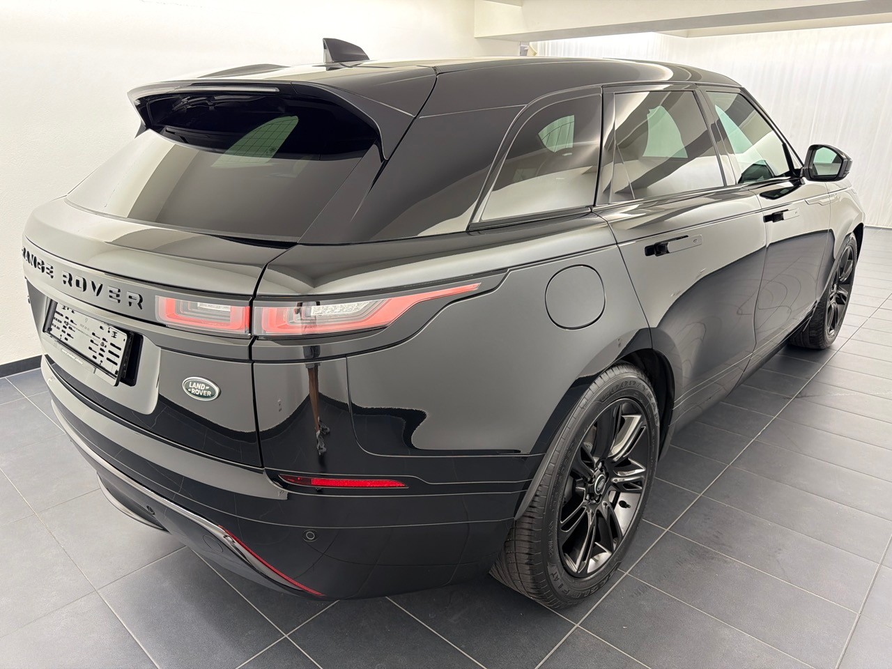 LAND ROVER RR Velar D 200 Dyn SE-showroom-element-2