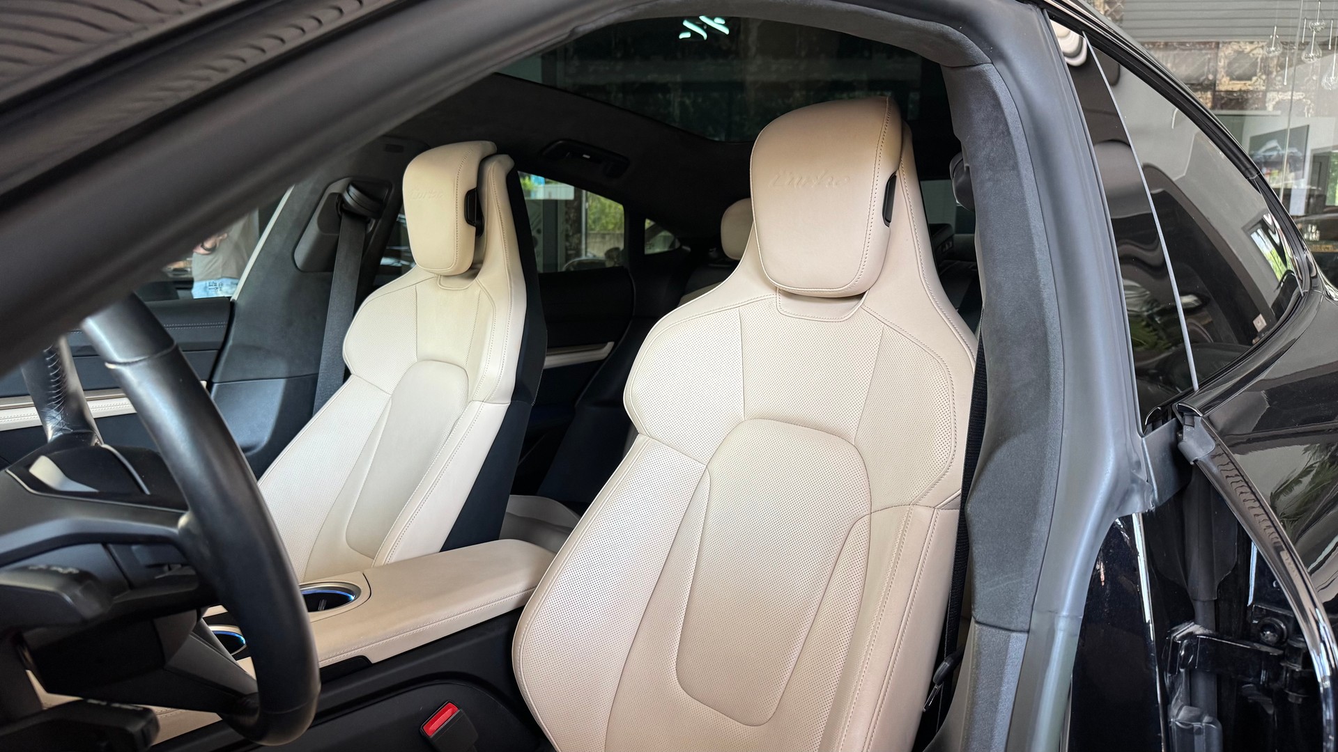 PORSCHE Taycan Turbo-image-10