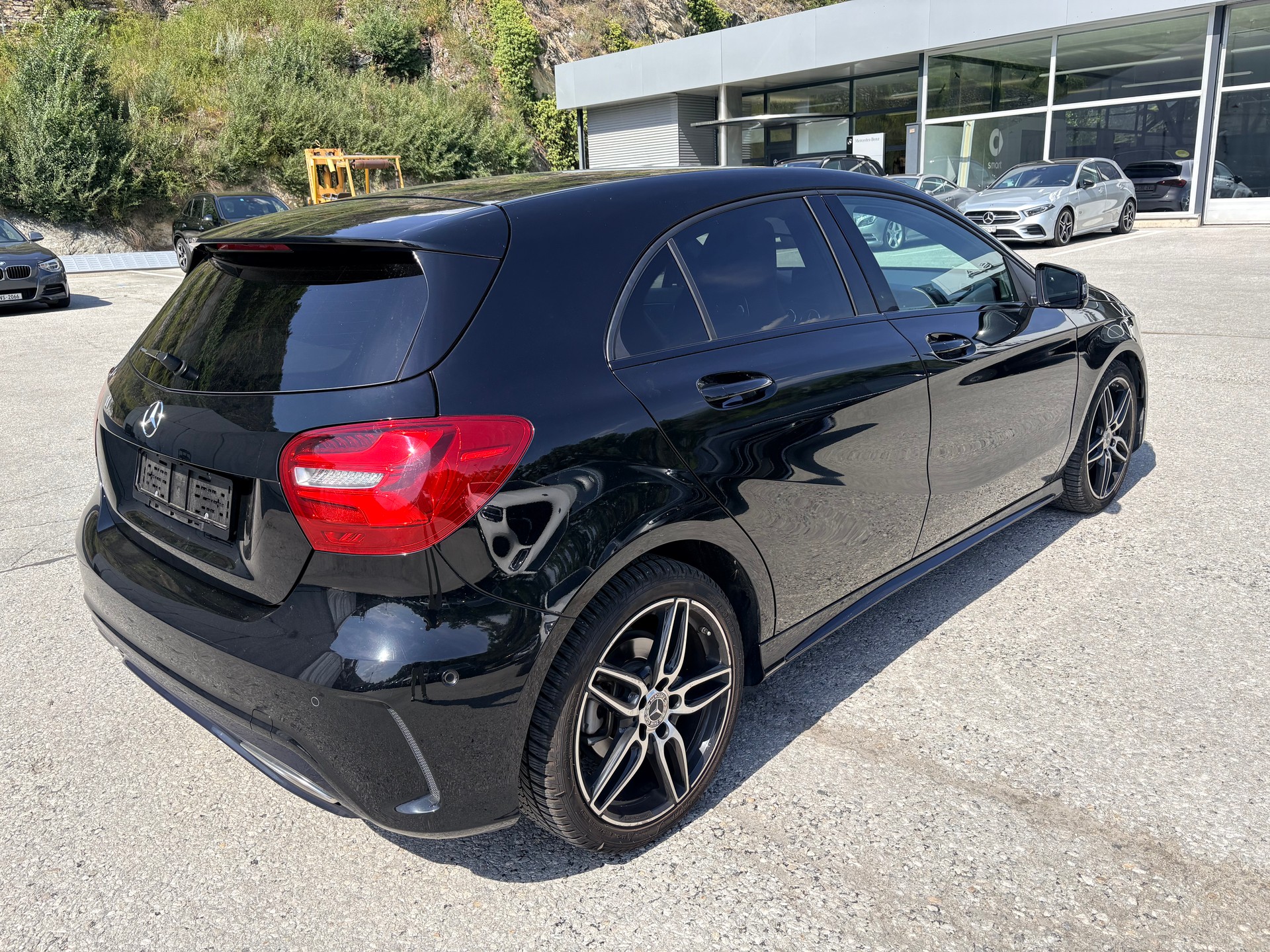 MERCEDES-BENZ A 180 AMG Line 7G-DCT-image-5