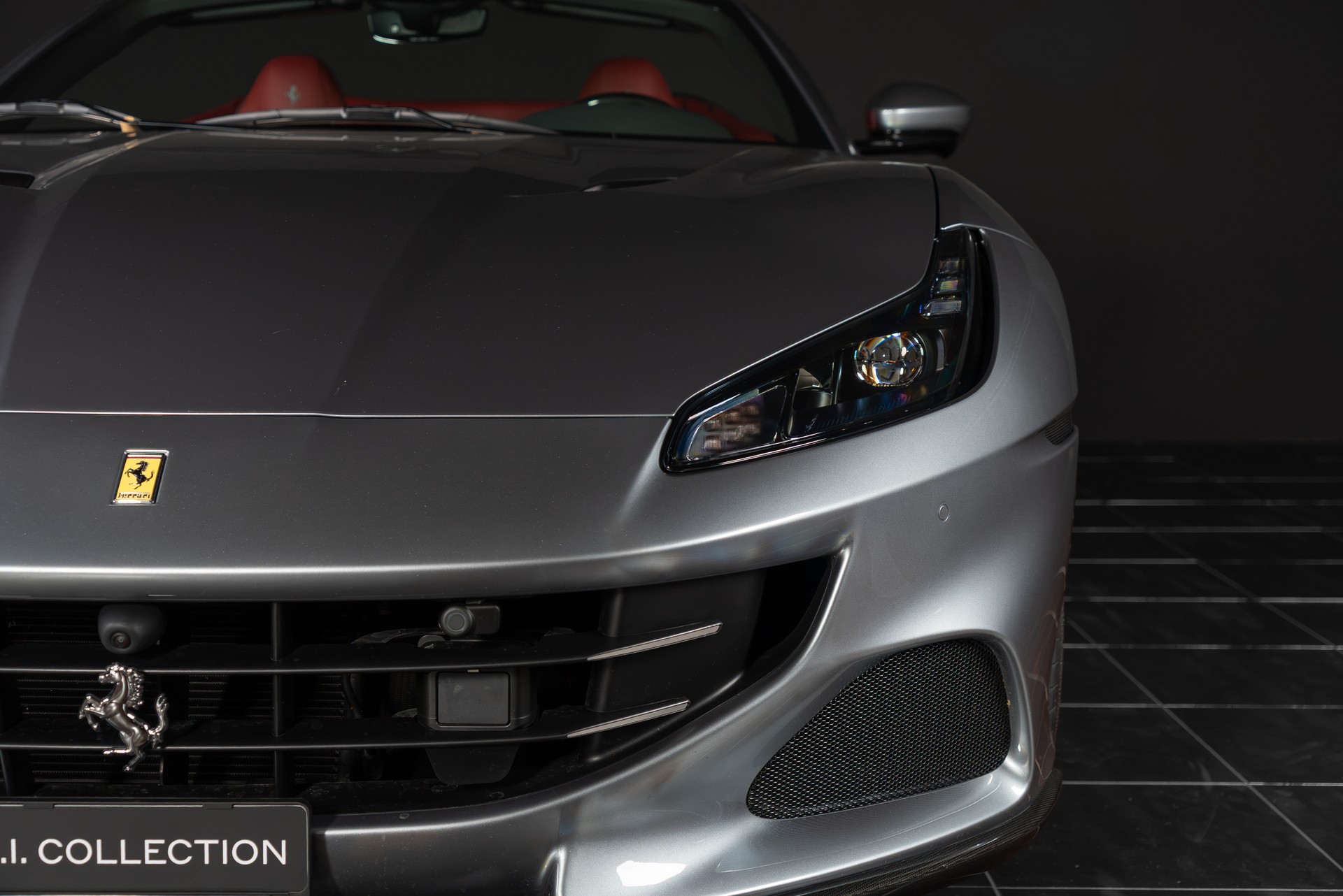 FERRARI Portofino M-showroom-element-3