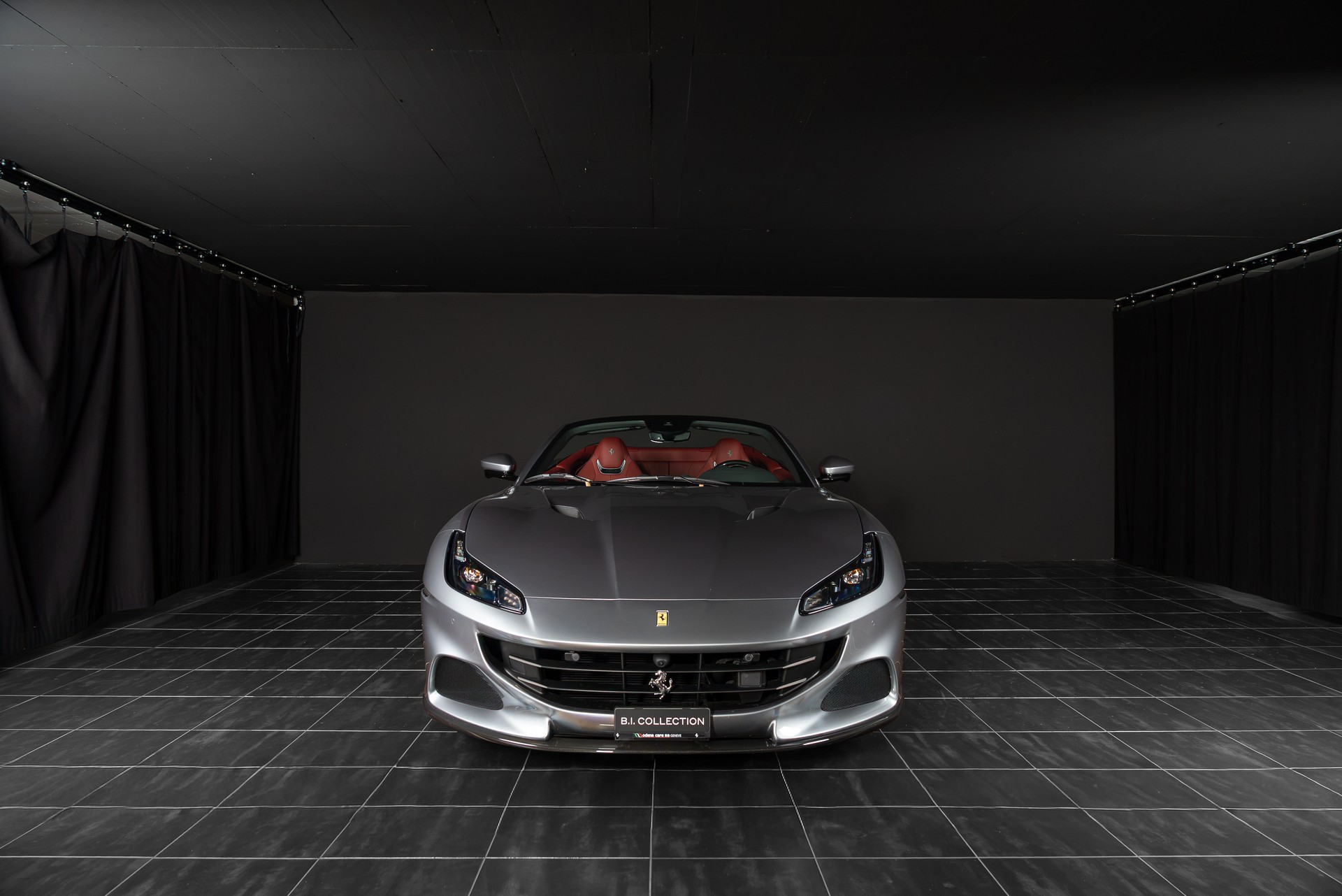 FERRARI Portofino M-showroom-element-2